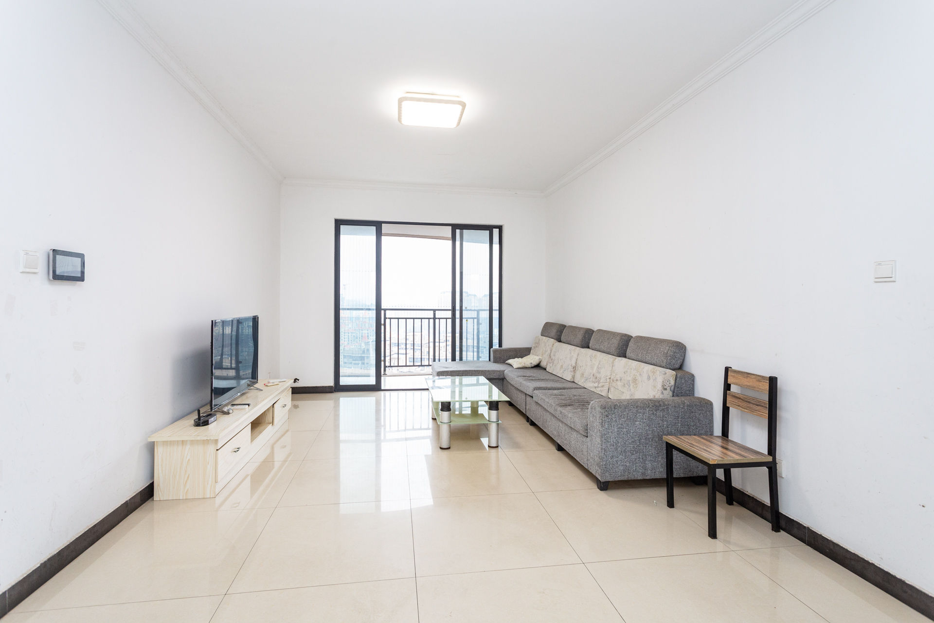 名家翡翠花园 3室2厅2卫 85.0万 名家翡翠花园 3室2厅2卫 85.0万客厅