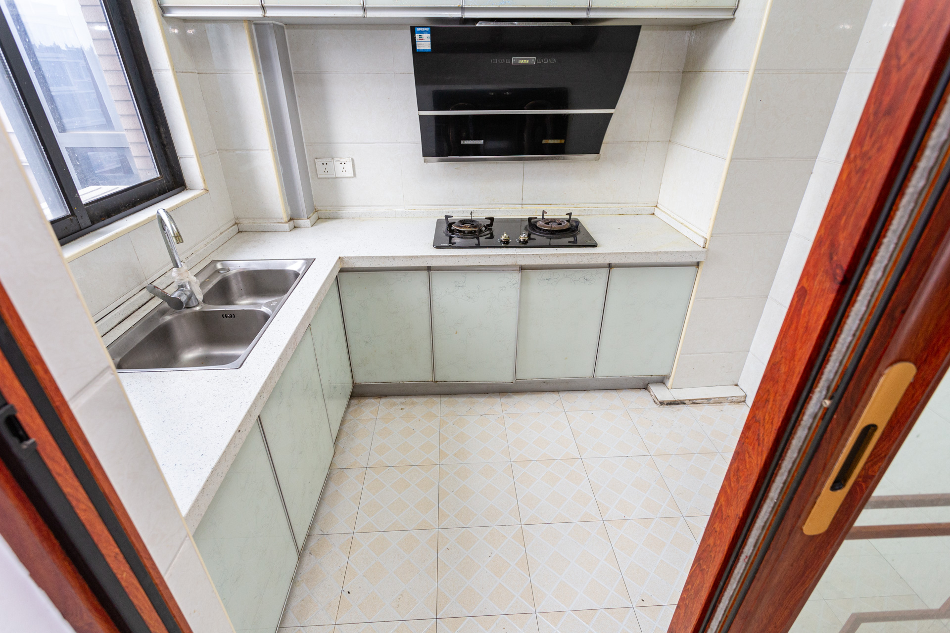 名家翡翠花园 3室2厅2卫 85.0万 名家翡翠花园 3室2厅2卫 85.0万厨房