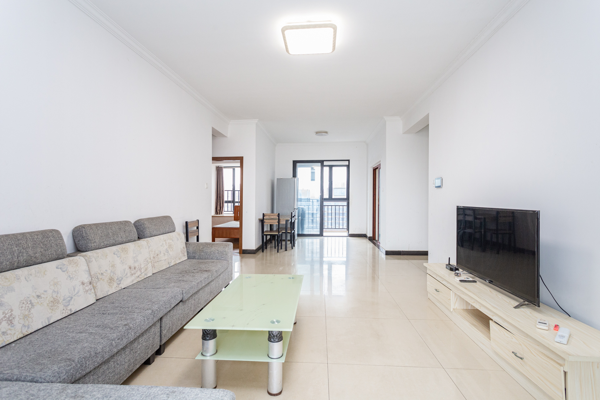 名家翡翠花园 3室2厅2卫 85.0万 名家翡翠花园 3室2厅2卫 85.0万客厅