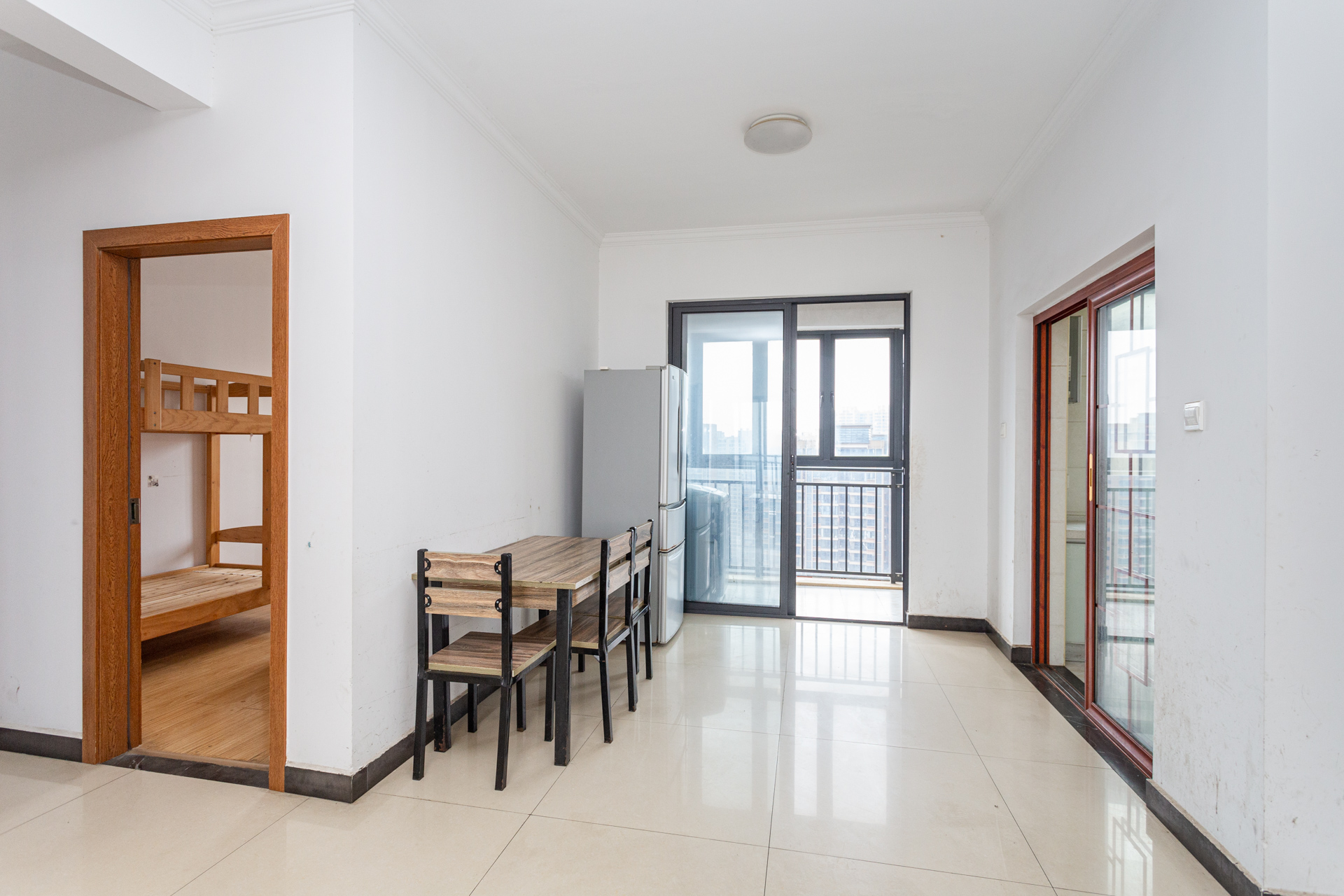 名家翡翠花园 3室2厅2卫 85.0万 名家翡翠花园 3室2厅2卫 85.0万客厅