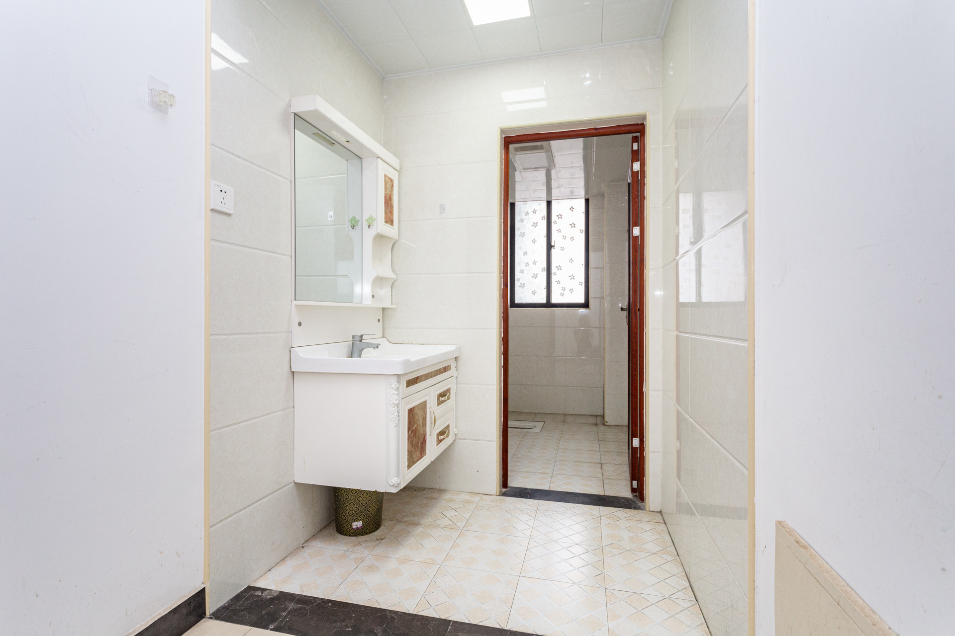 名家翡翠花园 3室2厅2卫 85.0万 名家翡翠花园 3室2厅2卫 85.0万卫生间