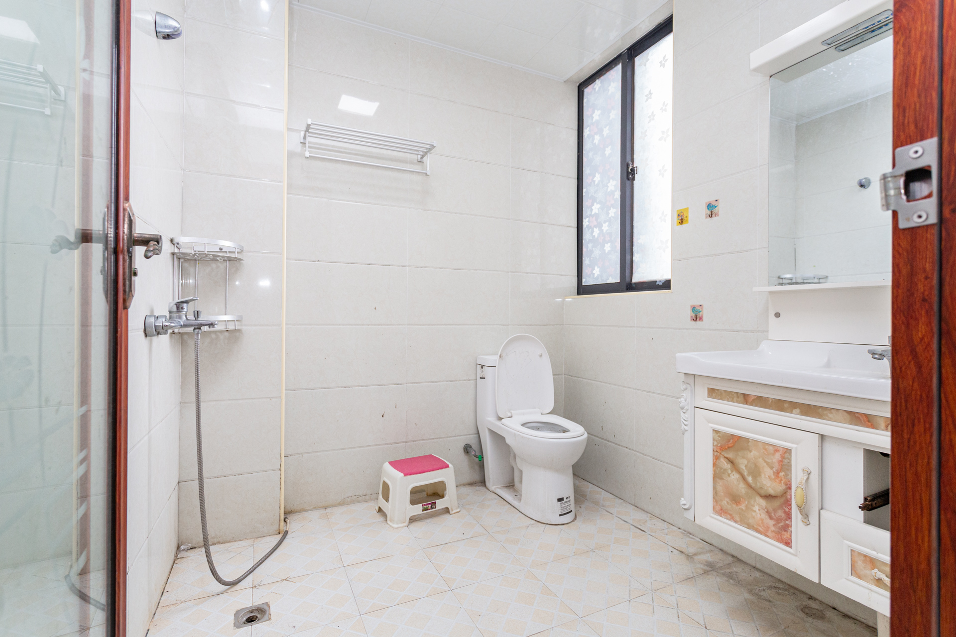 名家翡翠花园 3室2厅2卫 85.0万 名家翡翠花园 3室2厅2卫 85.0万卫生间