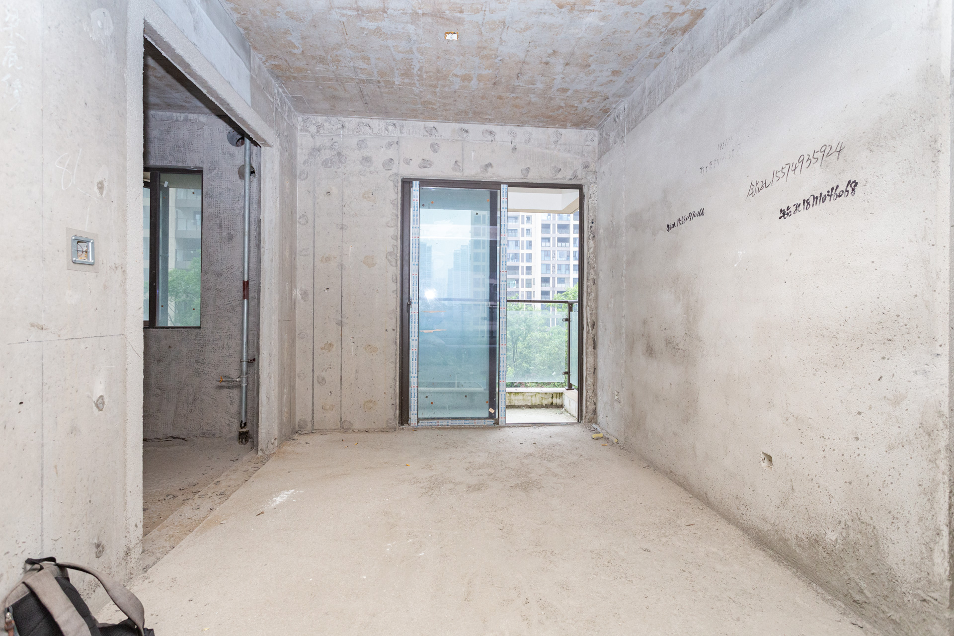 润和湘江天地C区  4室2厅2卫    165.0万 润和湘江天地C区  4室2厅2卫    165.0万客厅