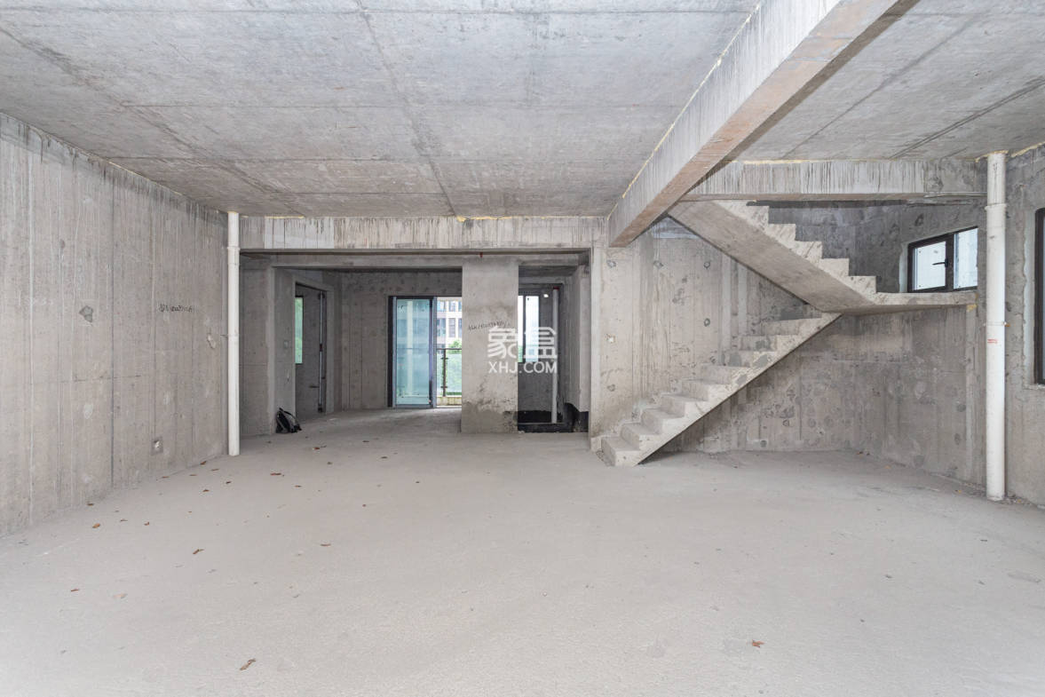 润和湘江天地C区  4室2厅2卫    165.0万 润和湘江天地C区  4室2厅2卫    165.0万客厅