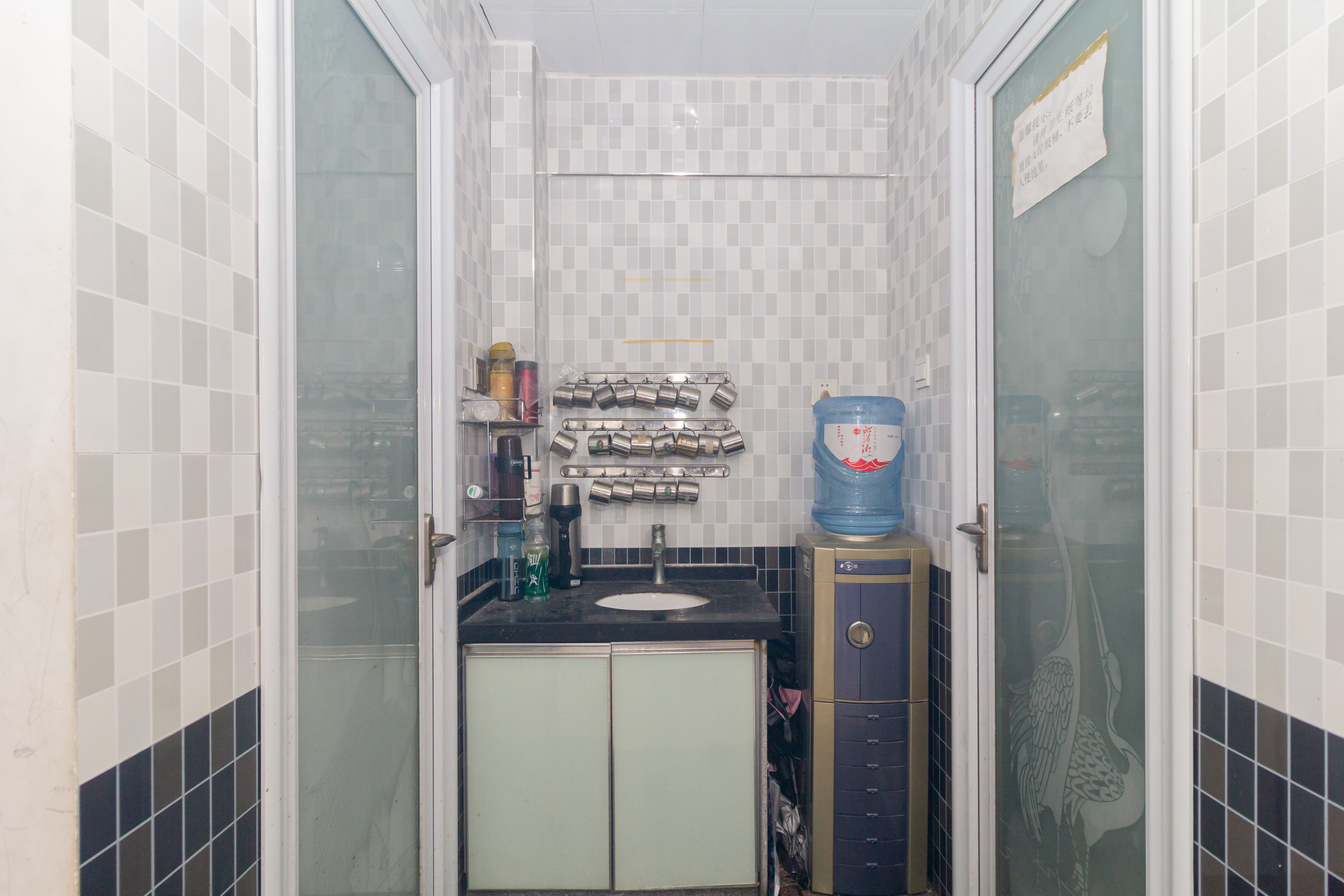 爵士湘 2室1厅1卫 40.0万 爵士湘 2室1厅1卫 40.0万卫生间