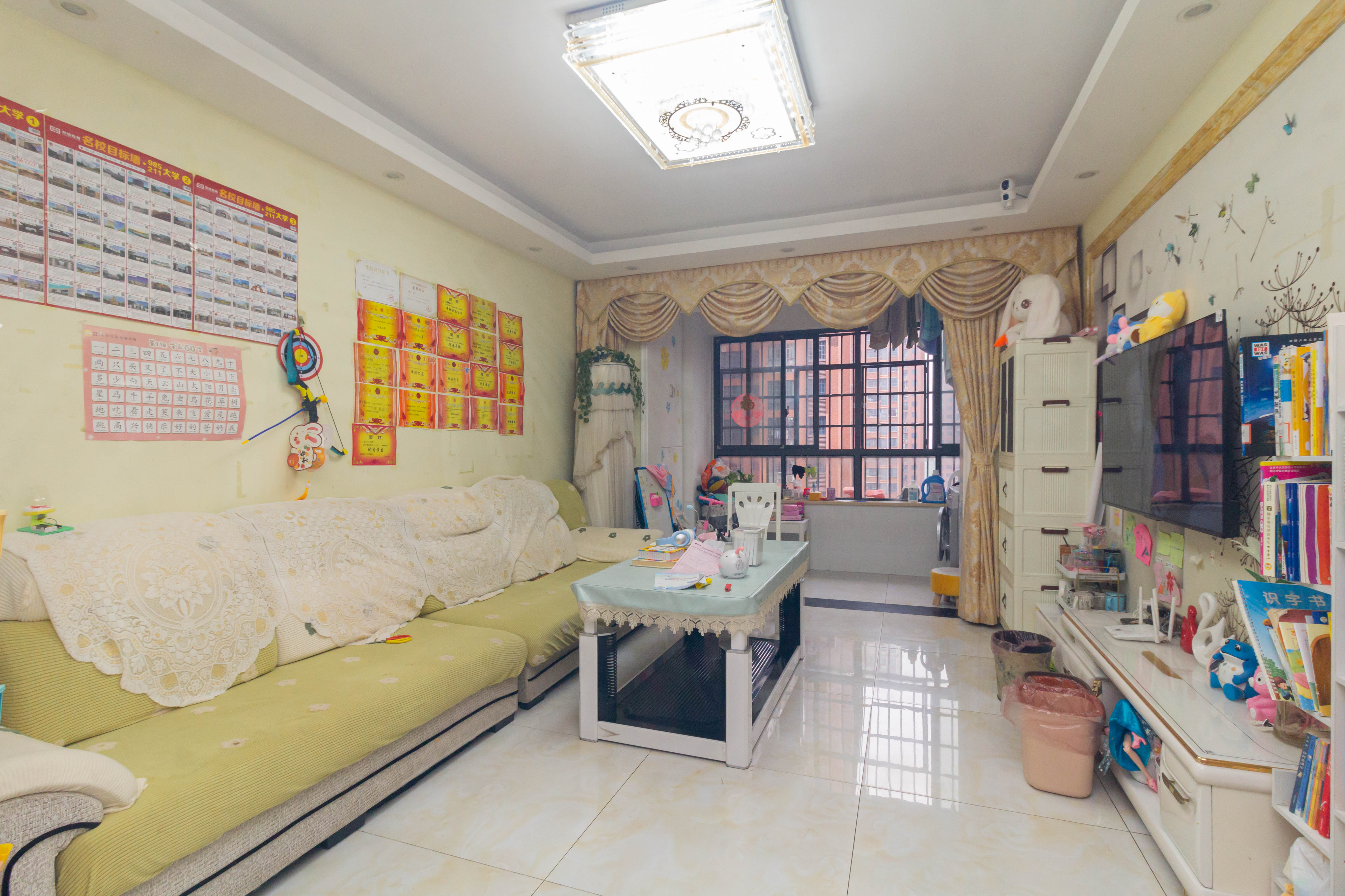 辉宏橄榄城  3室2厅1卫    55.8万 辉宏橄榄城  3室2厅1卫    55.8万客厅