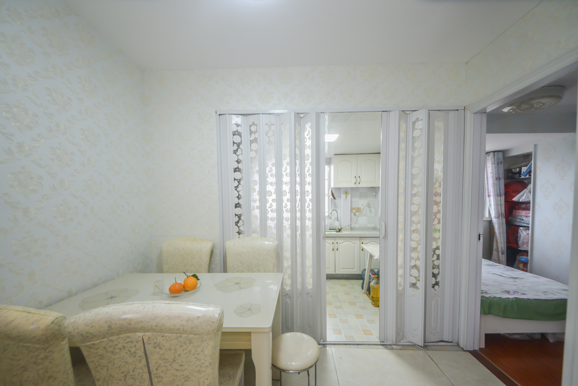 宏景名厦  3室2厅2卫   118.00万客厅