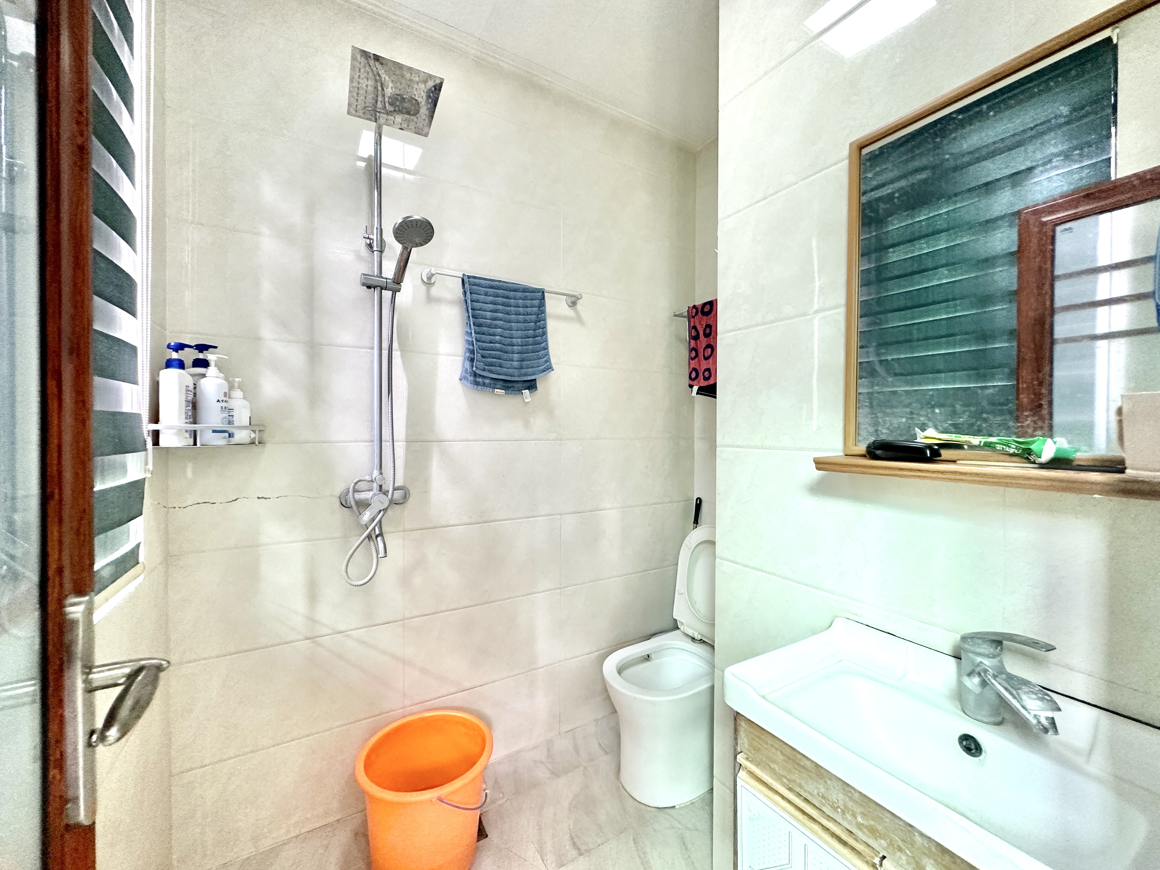 美银大厦 4室2厅2卫 235.0万 美银大厦 4室2厅2卫 235.0万卫生间