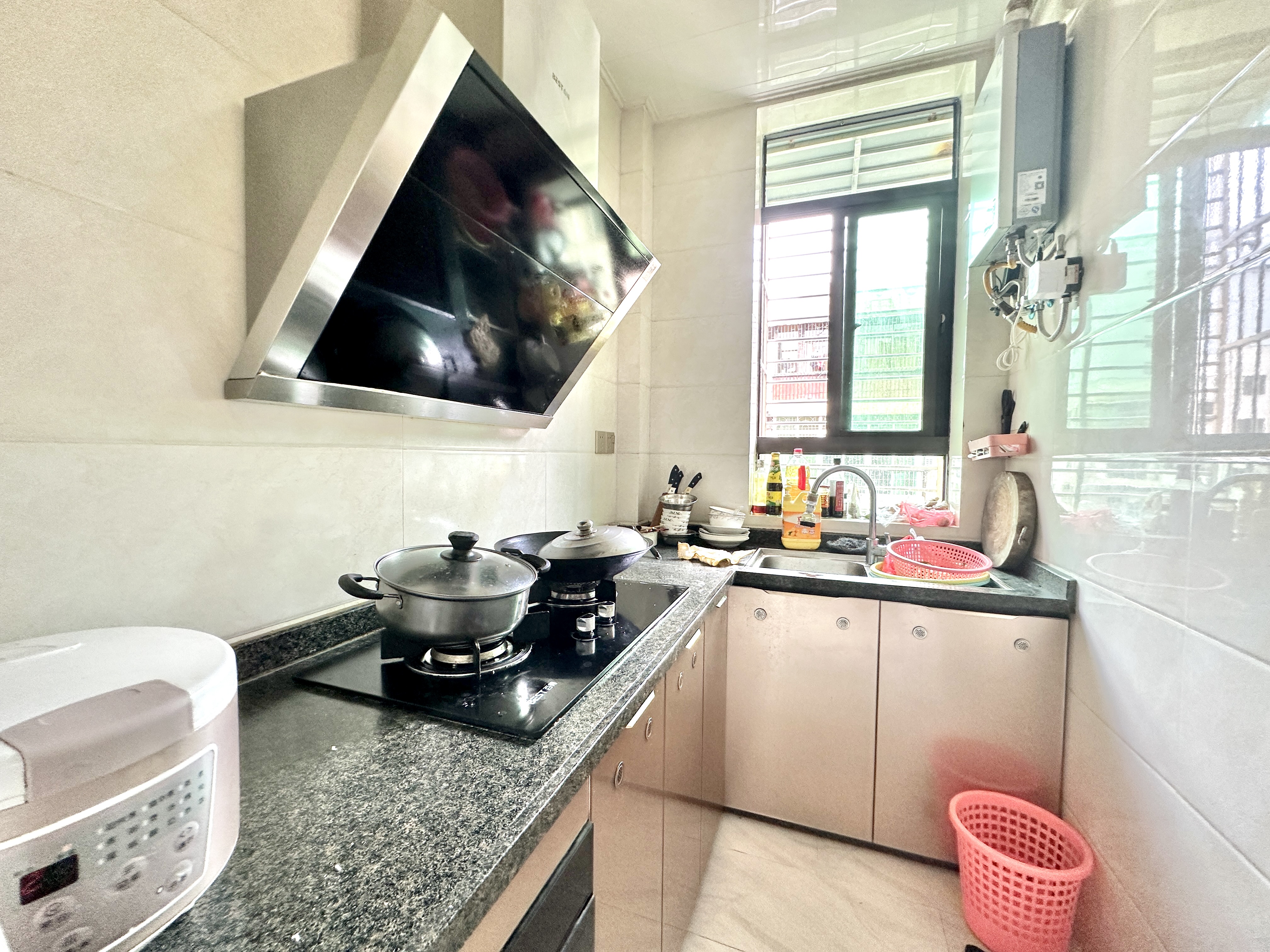 美银大厦 4室2厅2卫 235.0万 美银大厦 4室2厅2卫 235.0万厨房