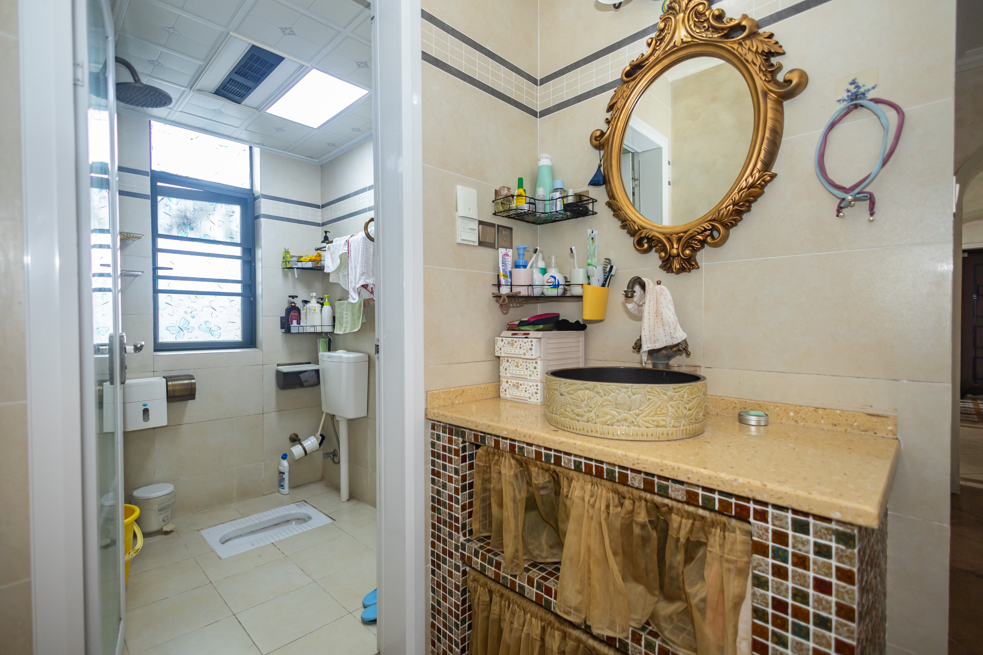 蓝山郡  3室2厅1卫    99.8万卫生间