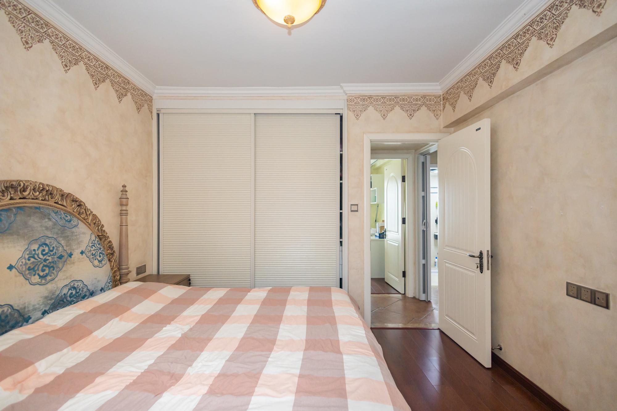 蓝山郡  3室2厅1卫    99.8万卧室