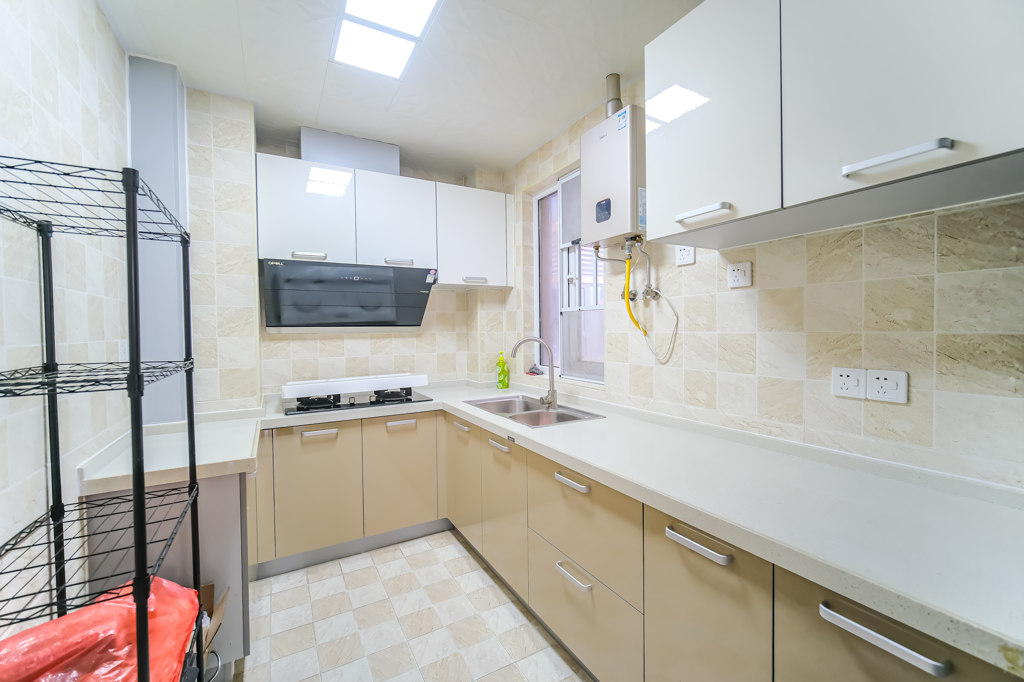 荣盛花语城  3室2厅1卫    80.0万 荣盛花语城  3室2厅1卫    80.0万厨房