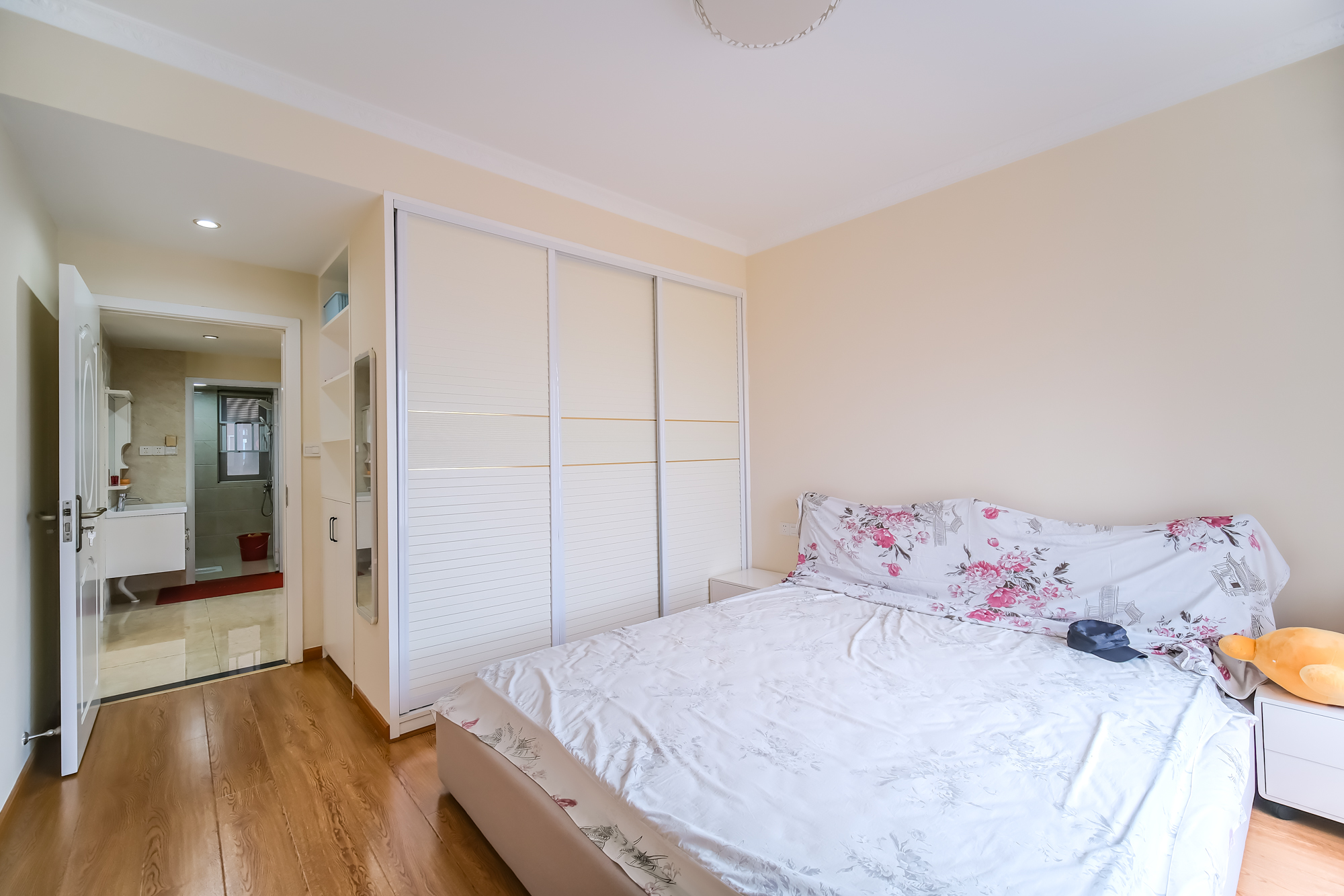 荣盛花语城  3室2厅1卫    80.0万 荣盛花语城  3室2厅1卫    80.0万卧室