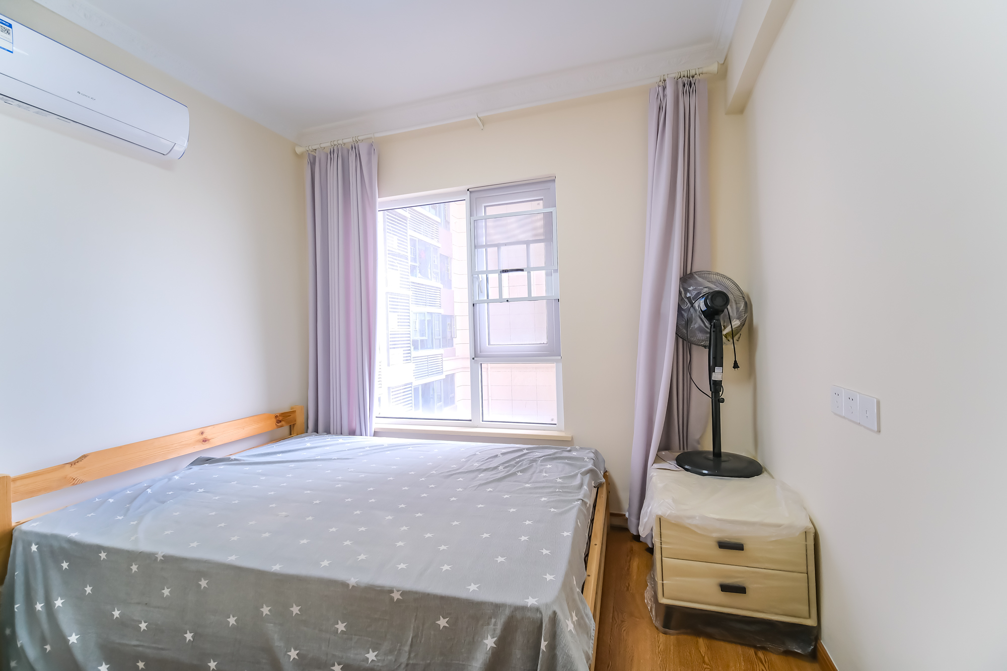 荣盛花语城  3室2厅1卫    80.0万 荣盛花语城  3室2厅1卫    80.0万卧室