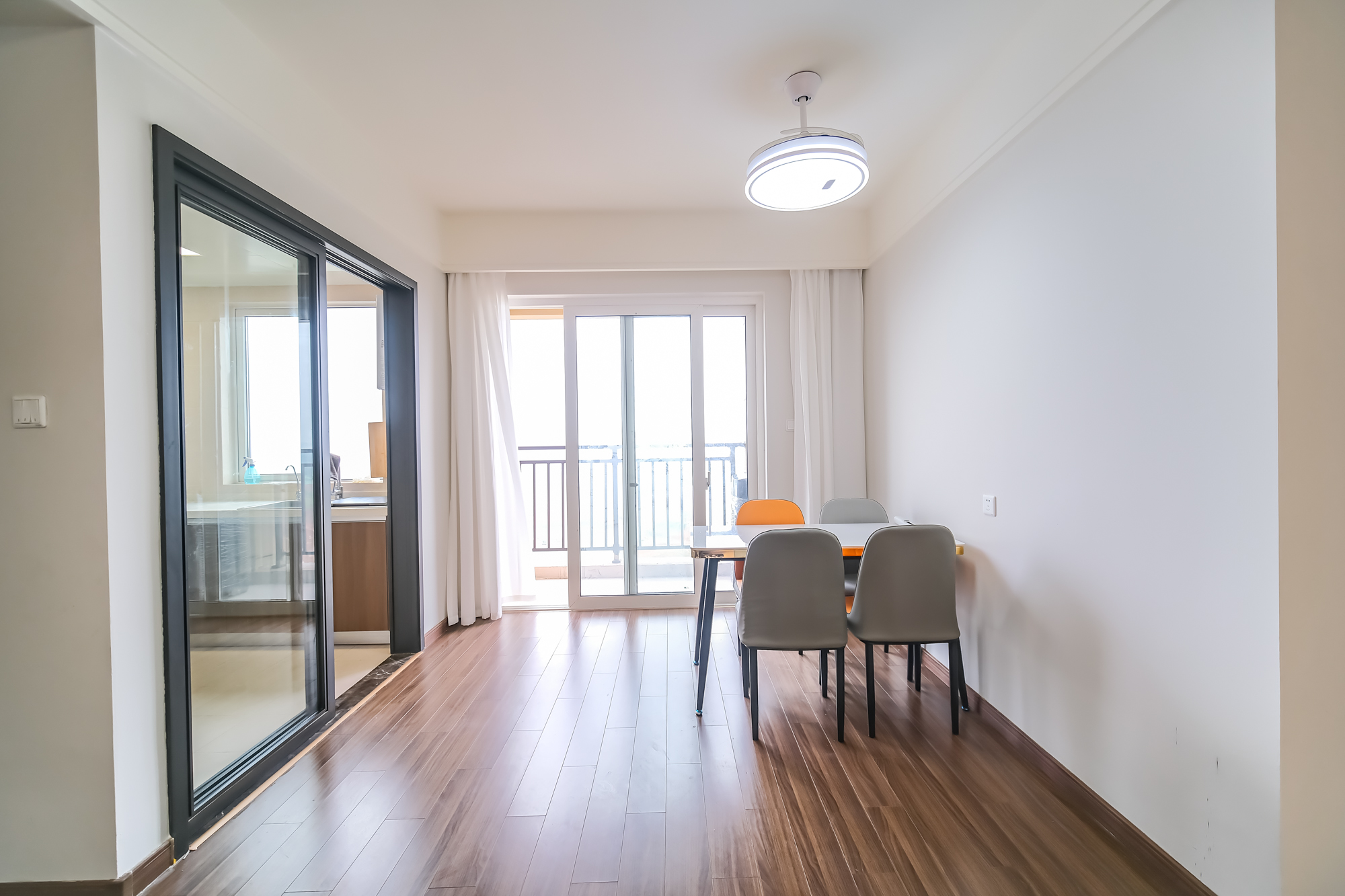 保利香槟国际 4室2厅1卫 104.0万 保利香槟国际 4室2厅1卫 104.0万客厅