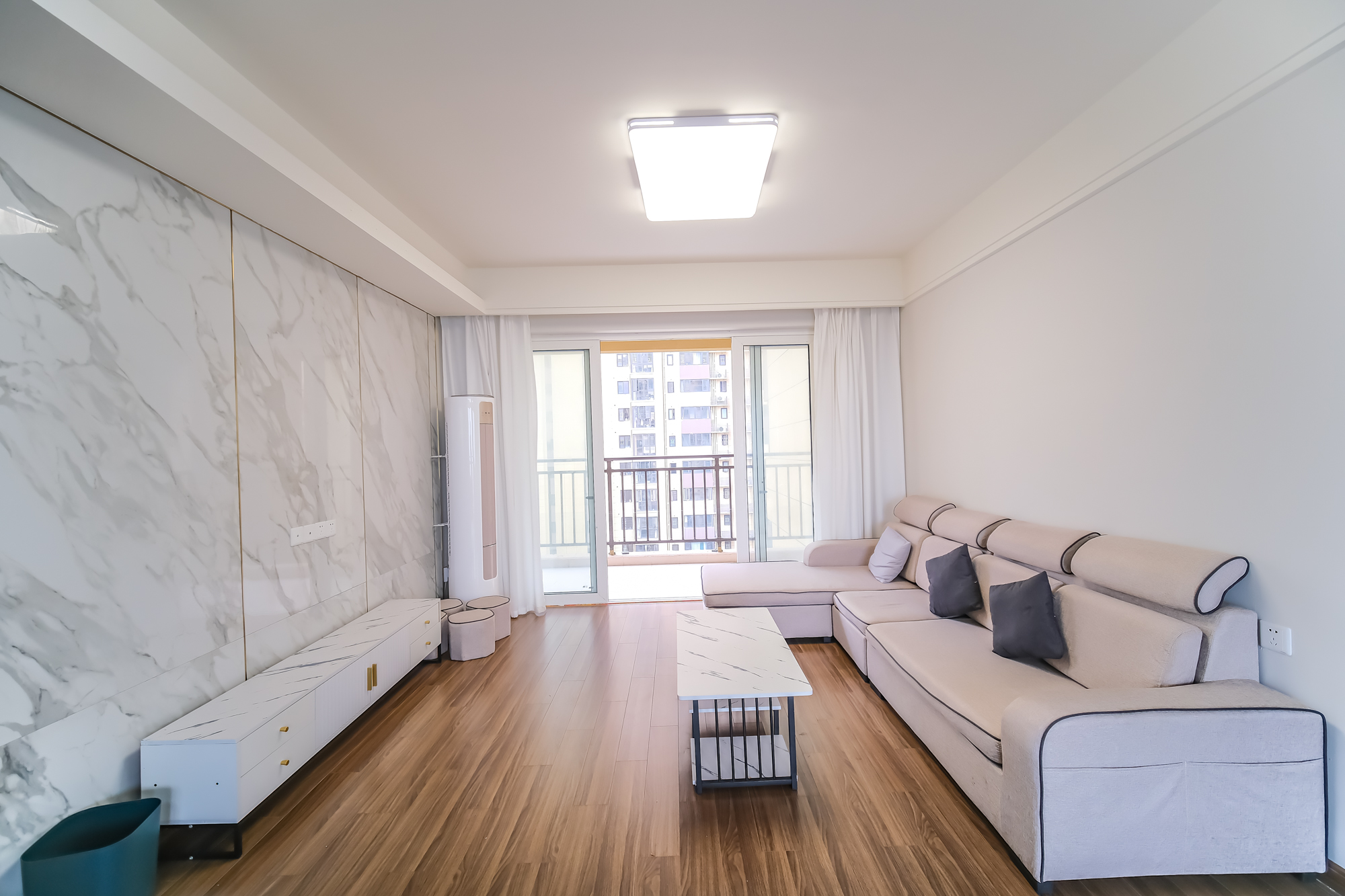 保利香槟国际 4室2厅1卫 104.0万 保利香槟国际 4室2厅1卫 104.0万客厅