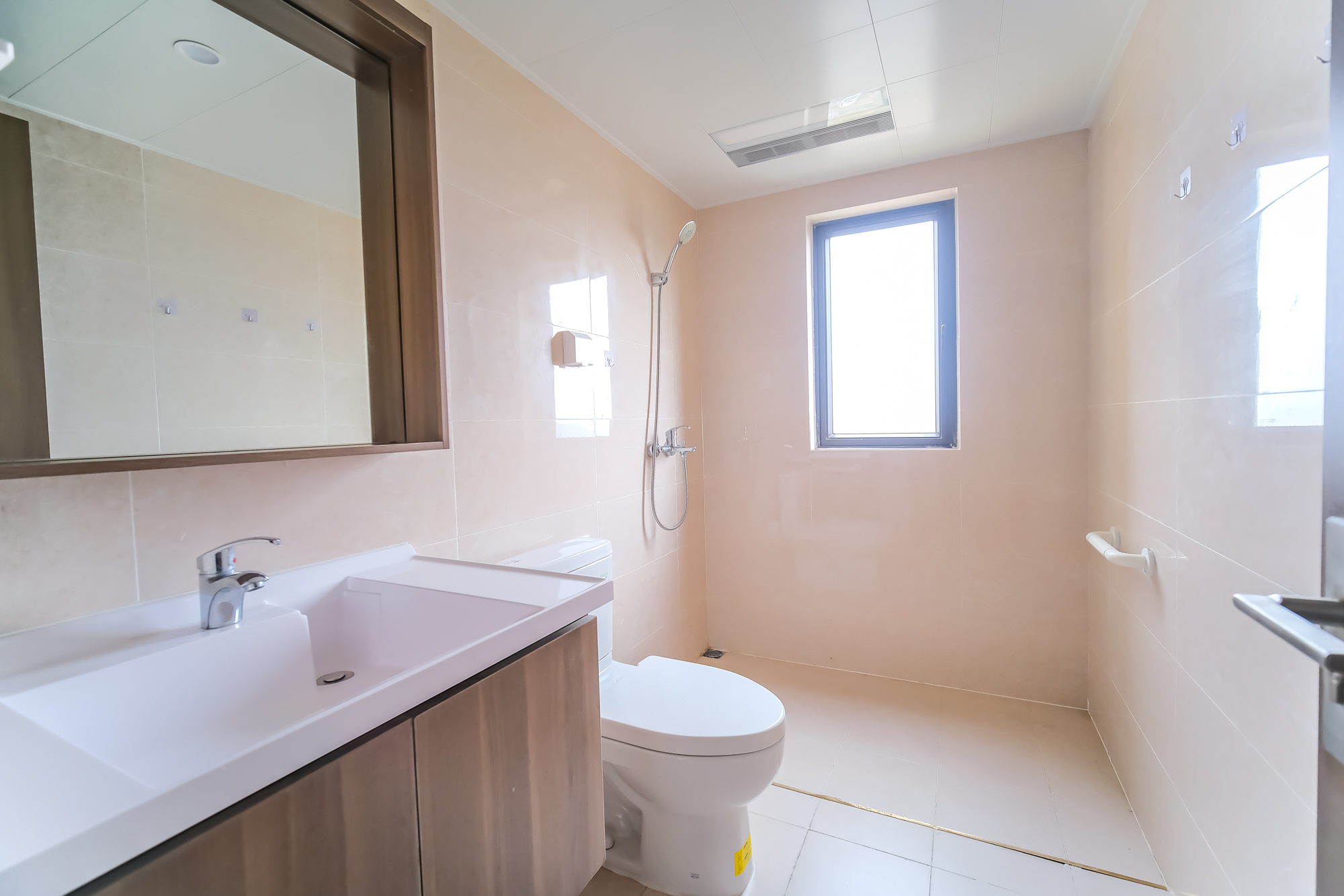 保利香槟国际 4室2厅1卫 104.0万 保利香槟国际 4室2厅1卫 104.0万卫生间