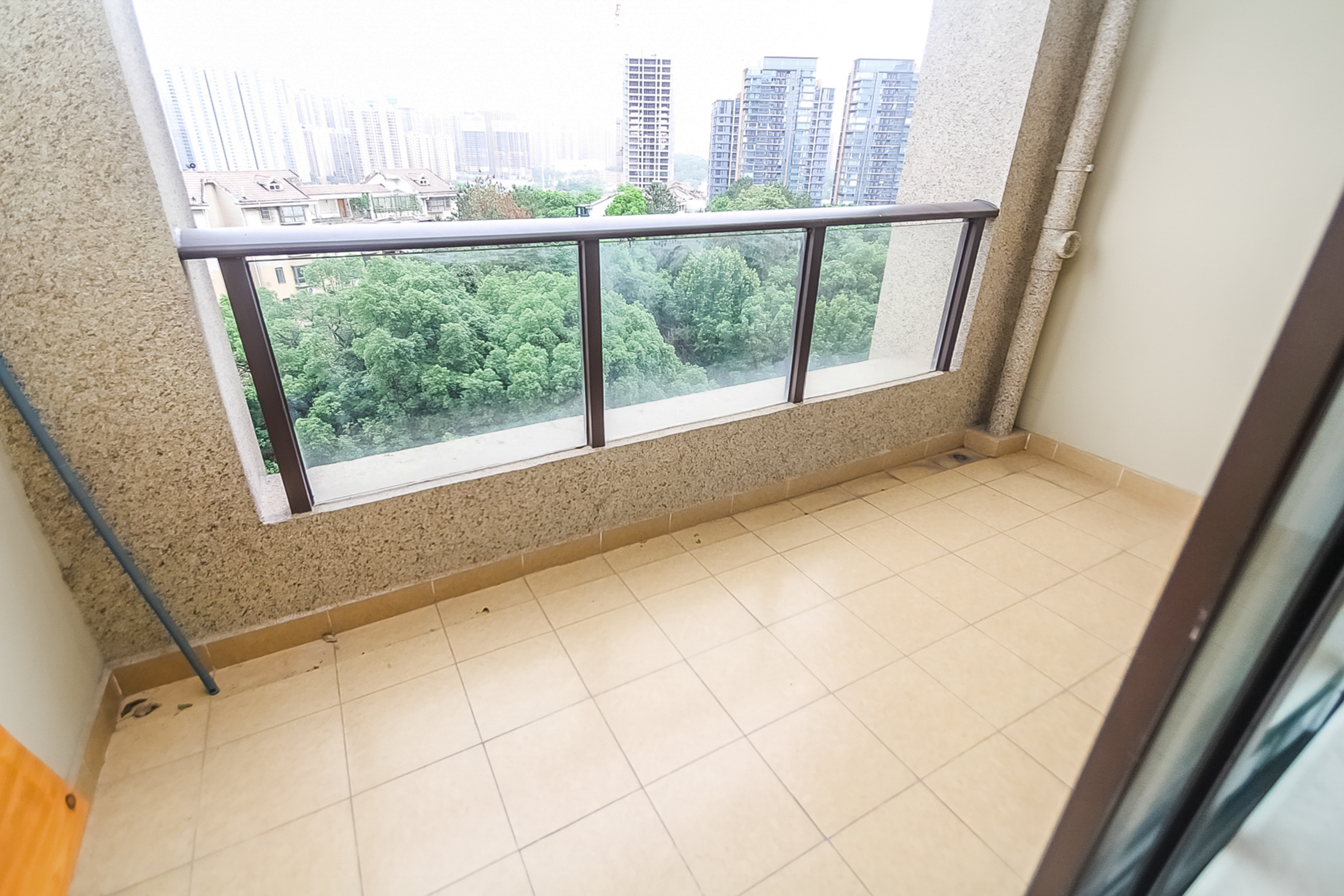 万科紫台  3室2厅2卫   215.00万阳台