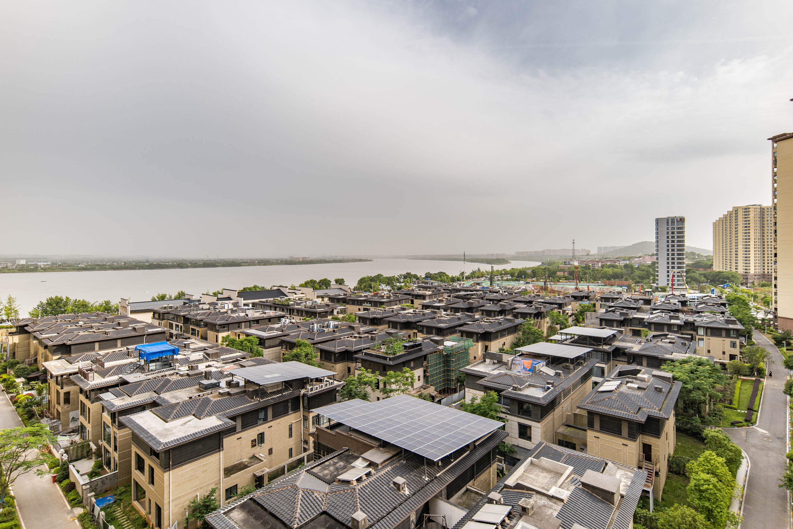 蓝光雍锦半岛  3室2厅2卫   158.00万其他