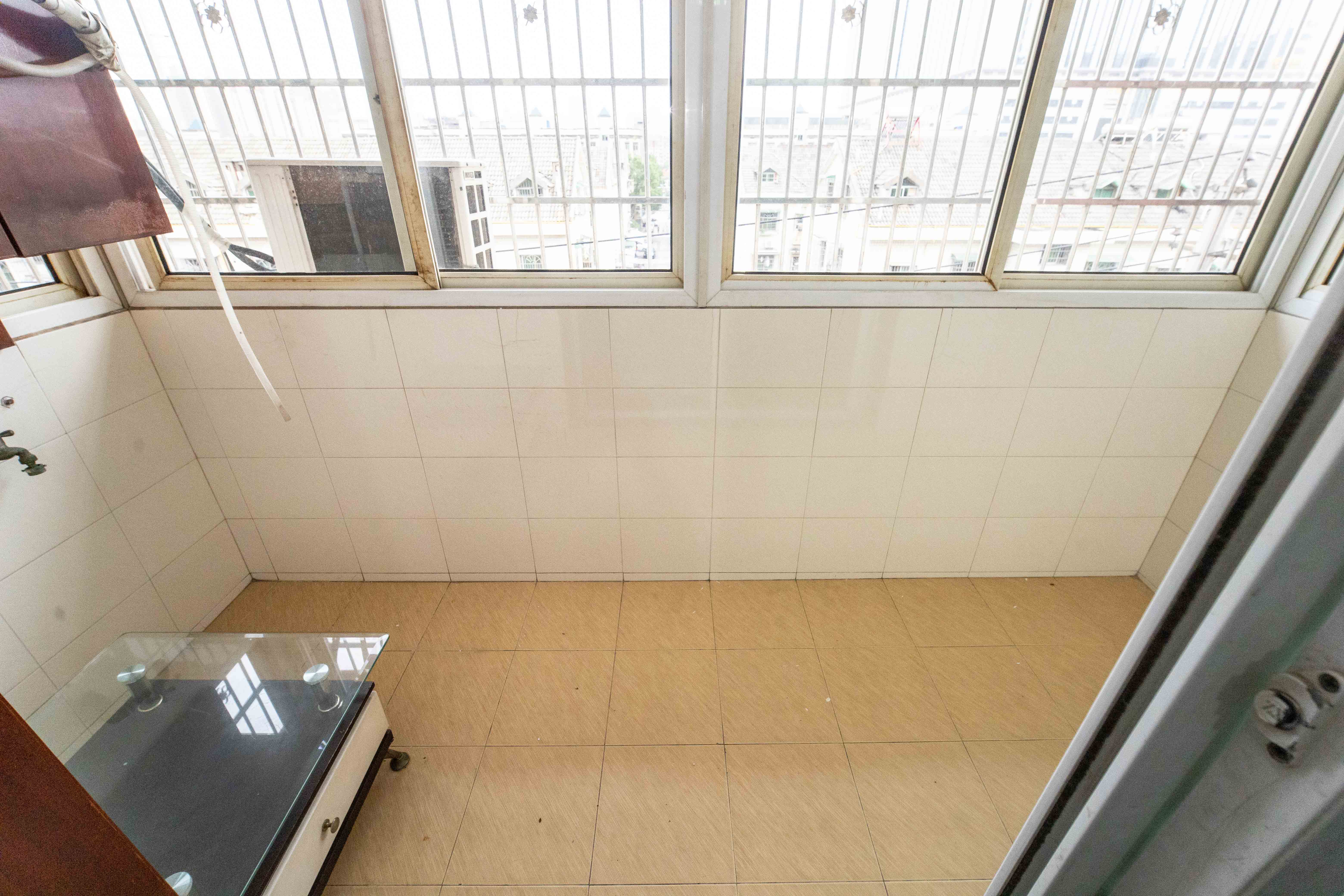 马王堆海鲜市场小区  2室2厅1卫   58.00万阳台