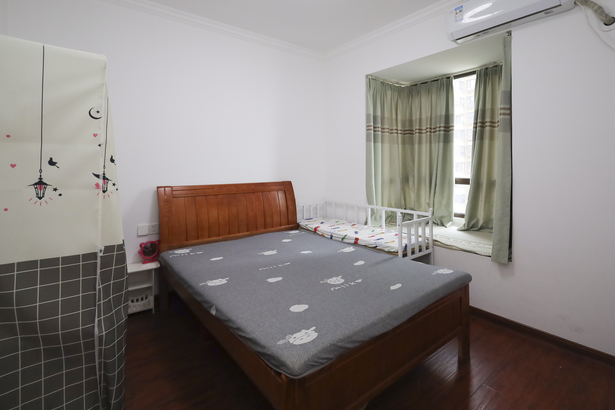 山语城三期  3室2厅2卫    65.0万卧室