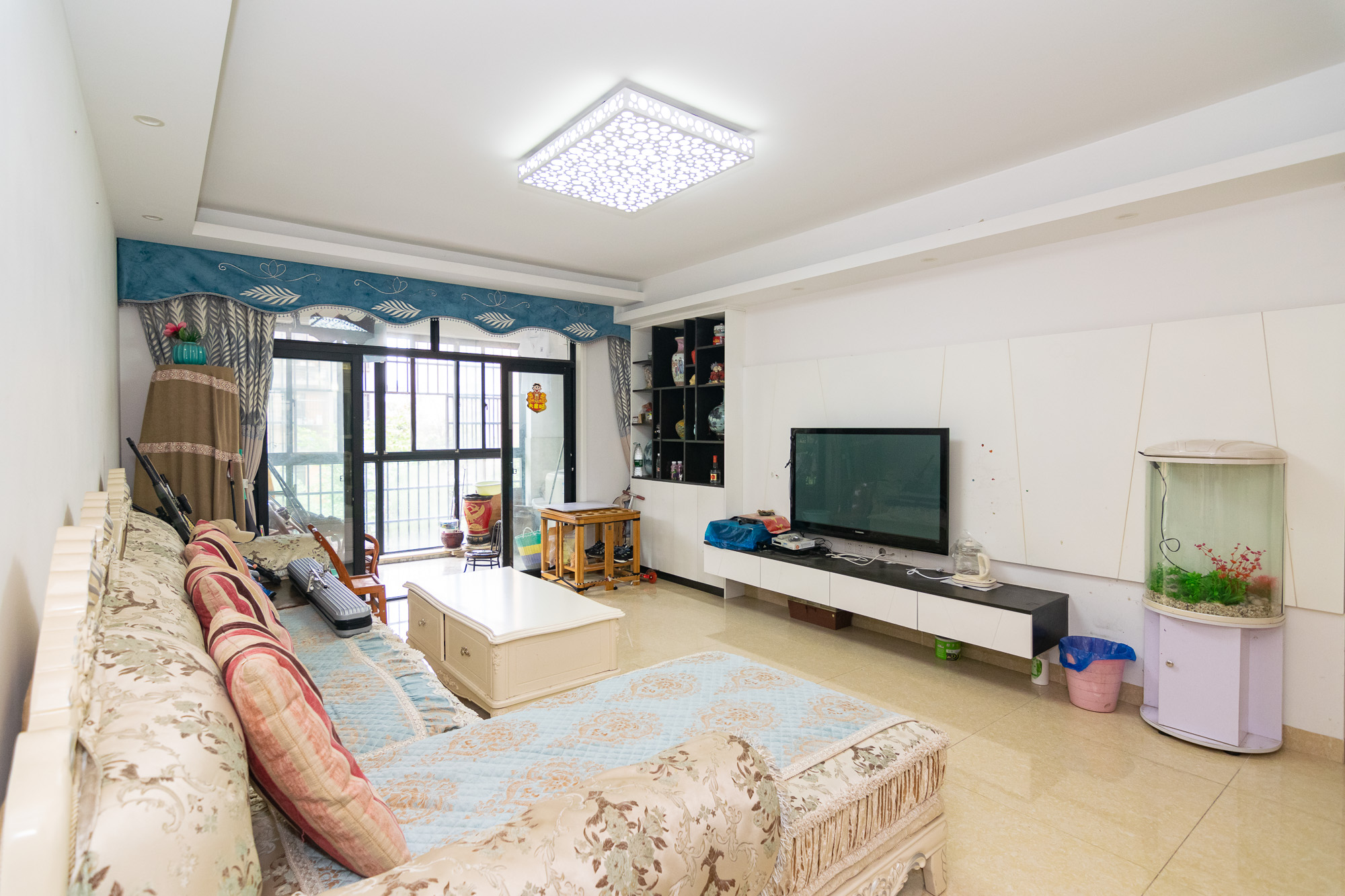 丽景华庭 3室2厅1卫 80.0万 丽景华庭 3室2厅1卫 80.0万客厅