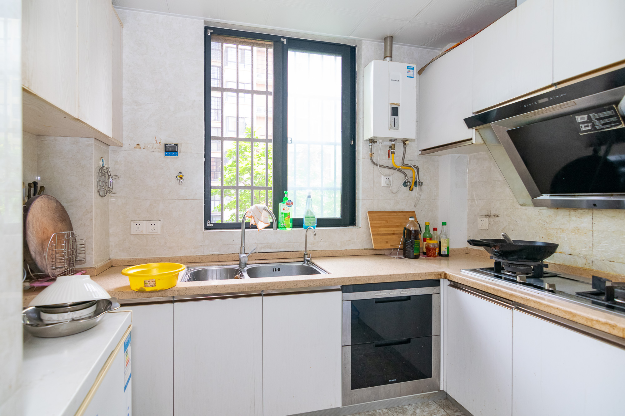 丽景华庭 3室2厅1卫 80.0万 丽景华庭 3室2厅1卫 80.0万厨房