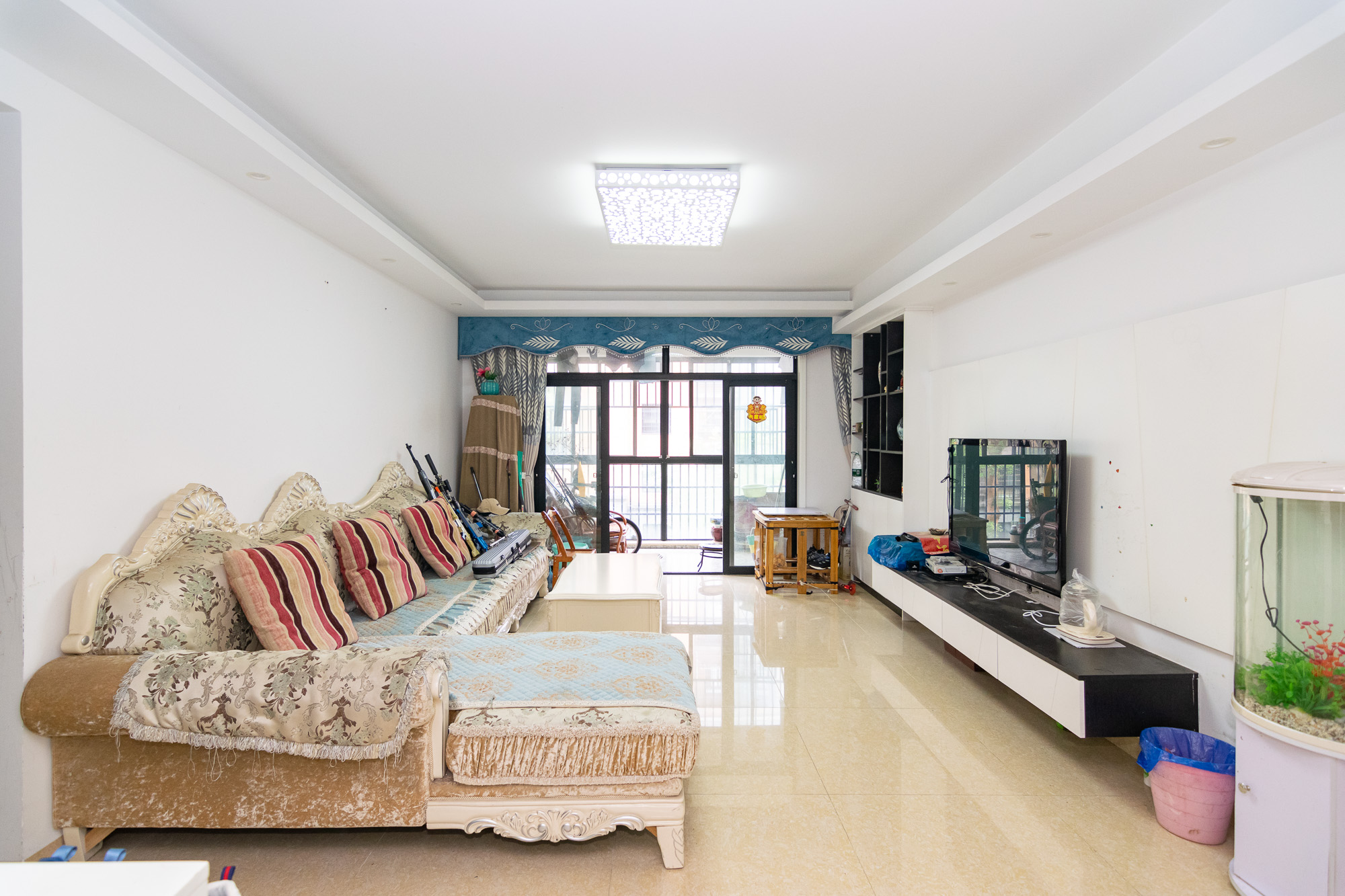 丽景华庭 3室2厅1卫 80.0万 丽景华庭 3室2厅1卫 80.0万客厅