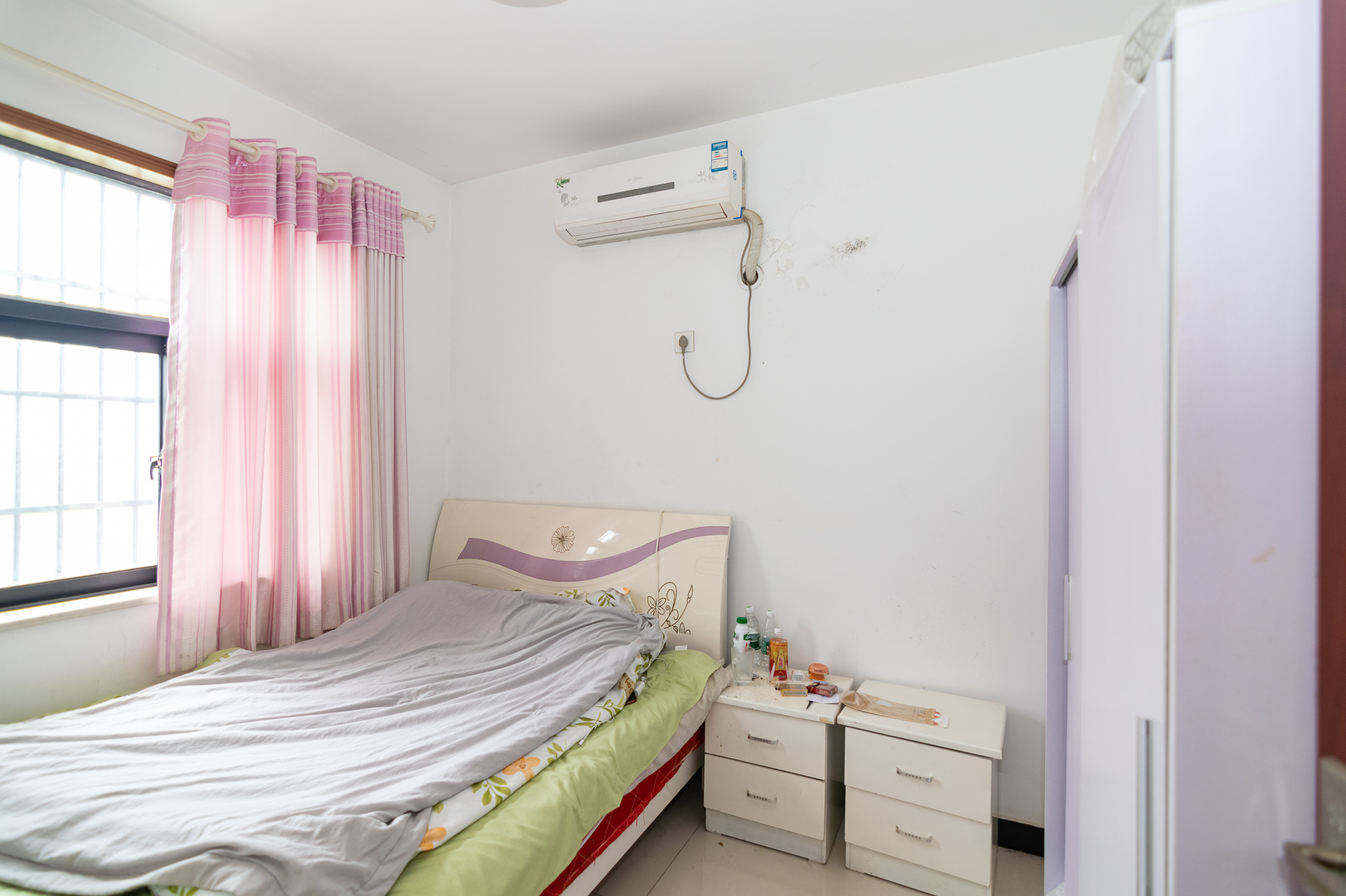 中鼎江岸花城  2室2厅0卫    42.8万 中鼎江岸花城  2室2厅0卫    42.8万卧室