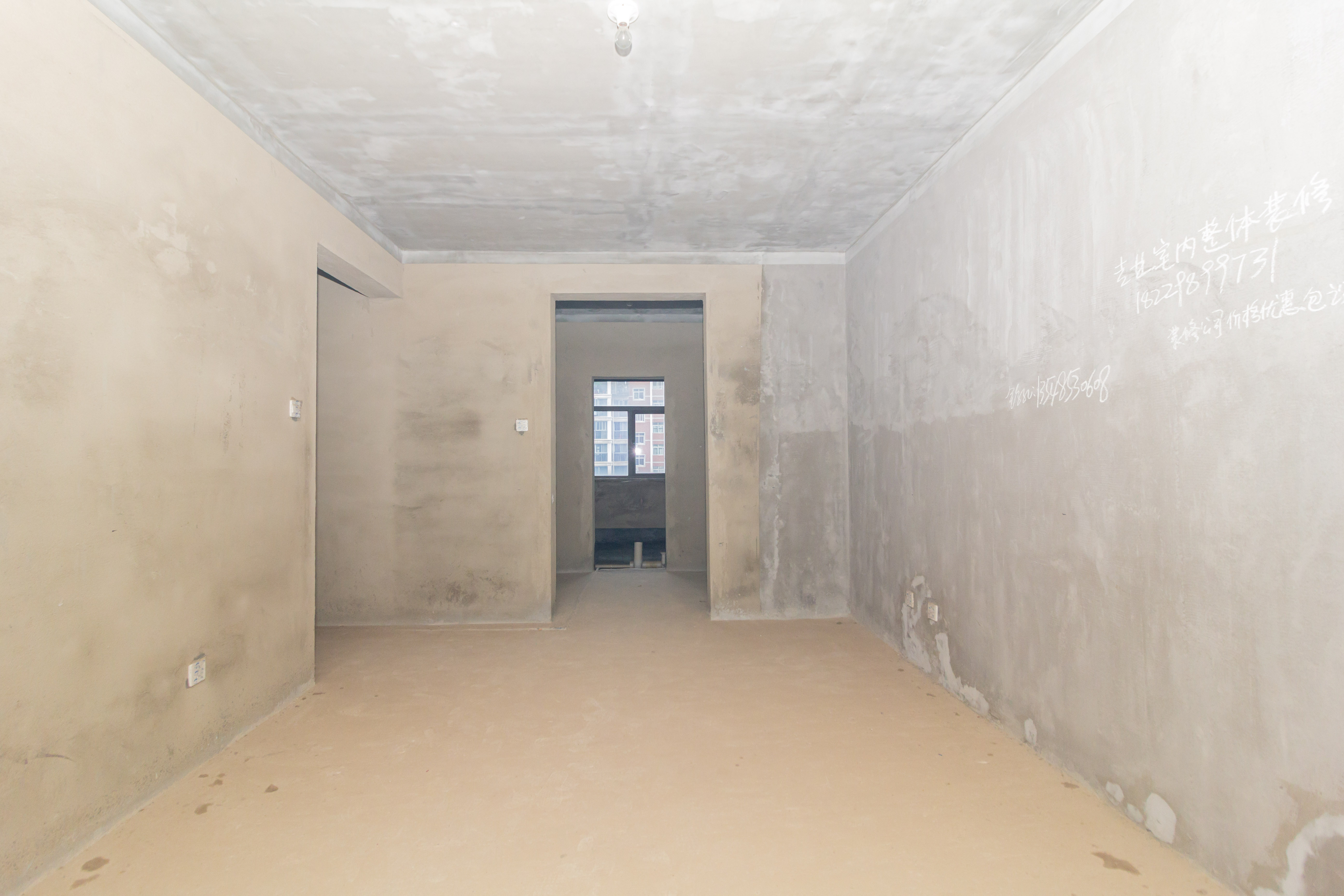 盛隆佳园 5室2厅3卫 168.0万 盛隆佳园 5室2厅3卫 168.0万卧室