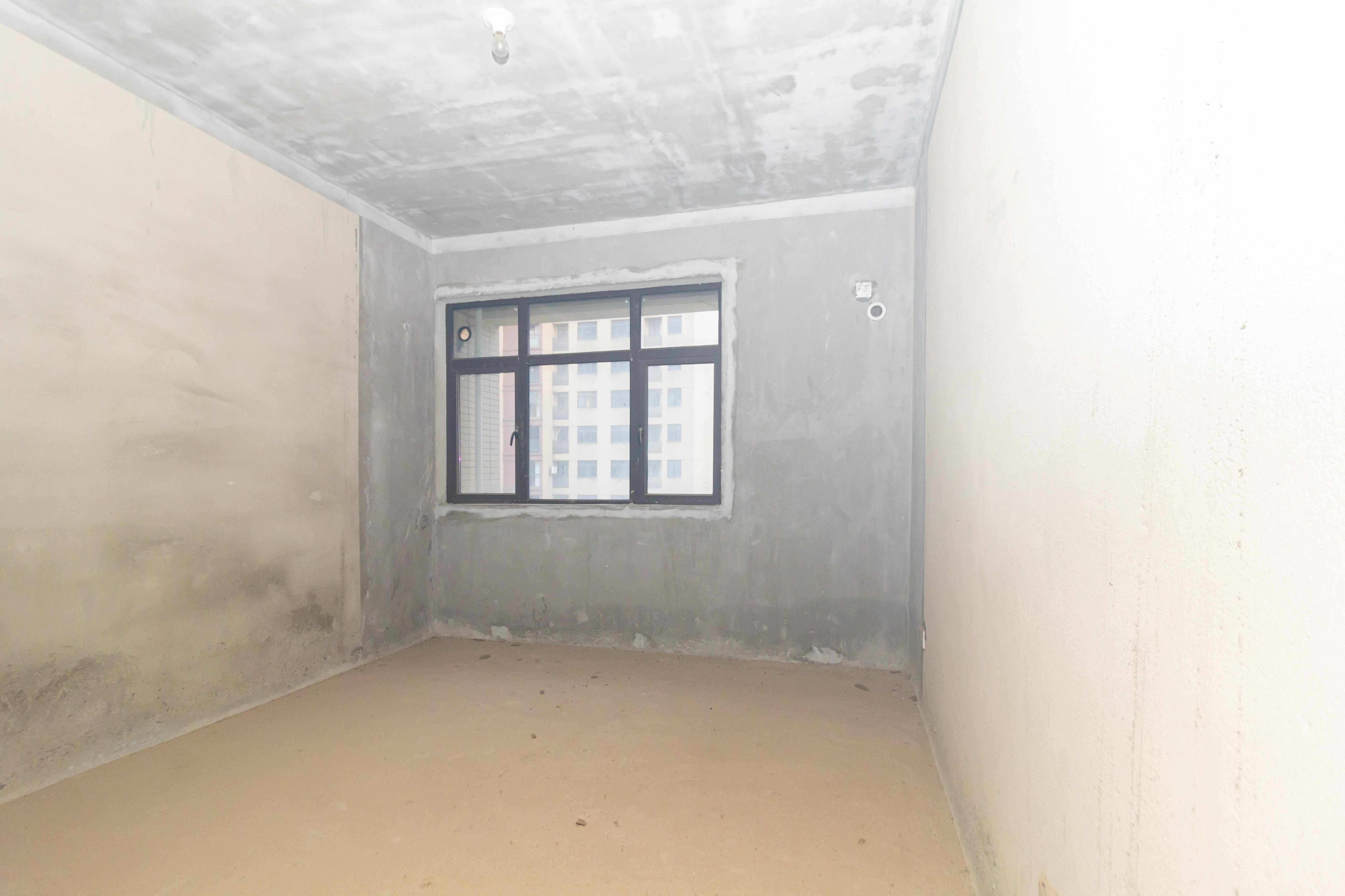 盛隆佳园 5室2厅3卫 168.0万 盛隆佳园 5室2厅3卫 168.0万卧室