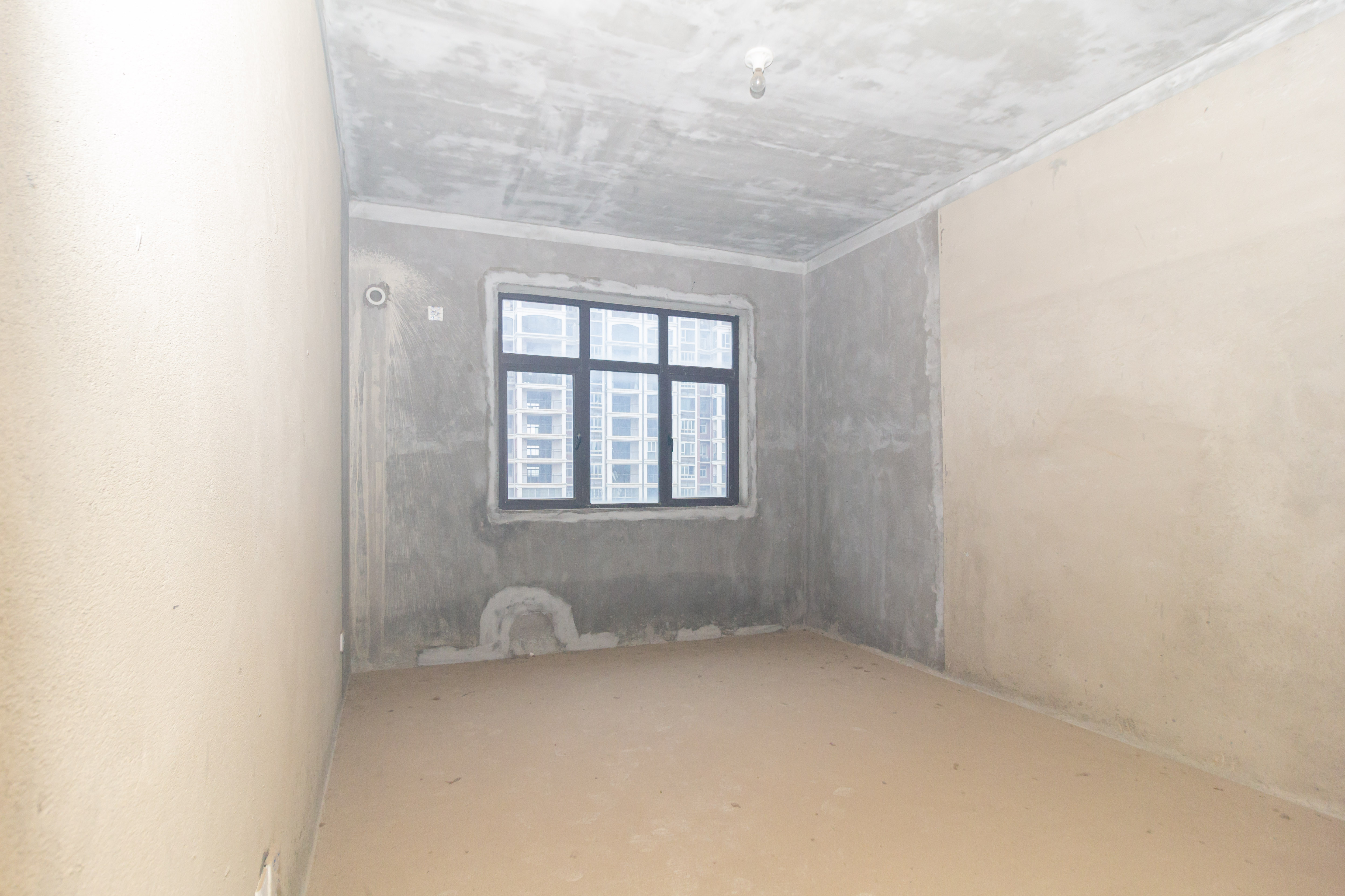 盛隆佳园 5室2厅3卫 168.0万 盛隆佳园 5室2厅3卫 168.0万卧室