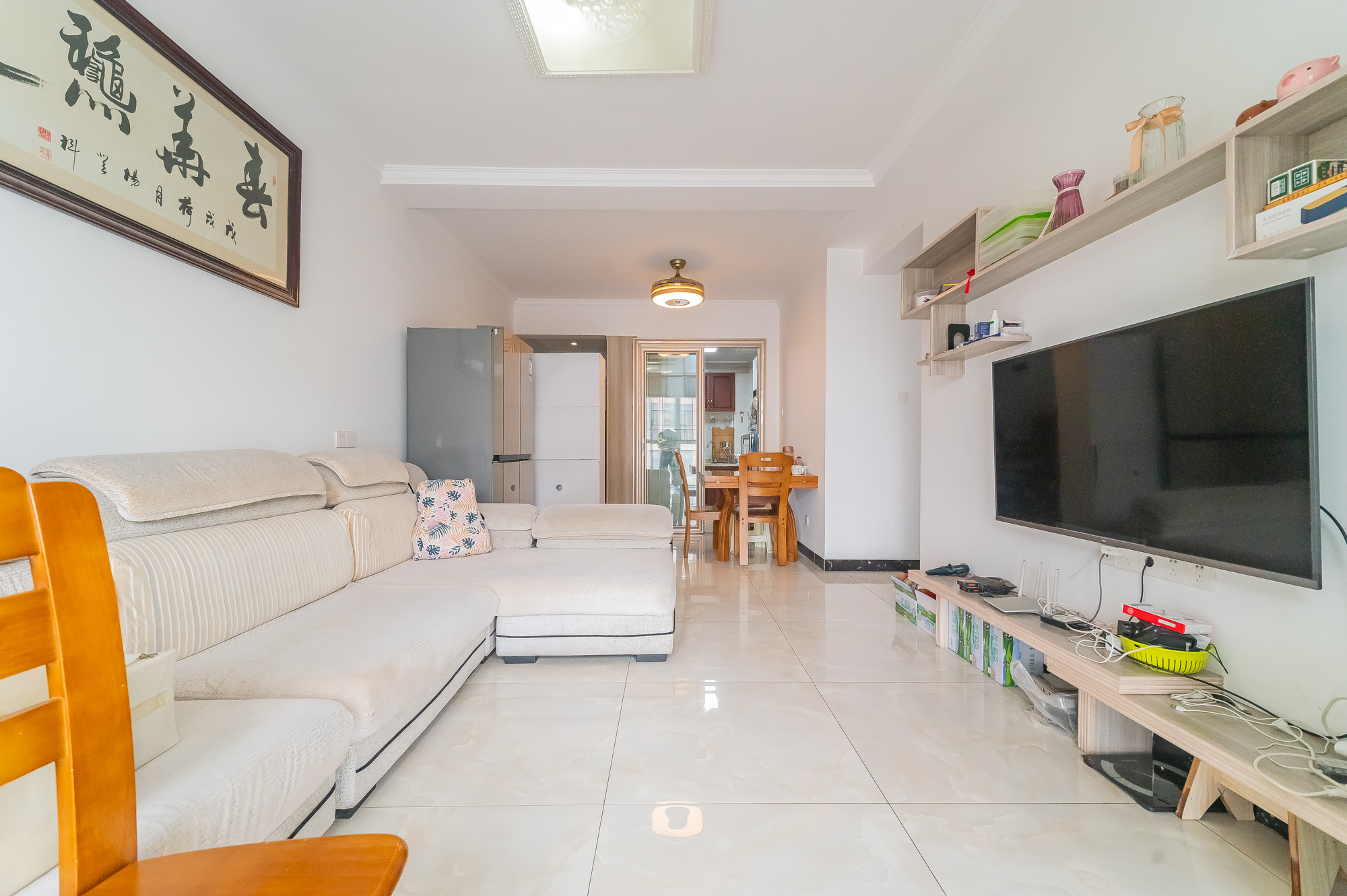 华润置地广场二期  3室2厅1卫    81.8万 华润置地广场二期  3室2厅1卫    81.8万客厅