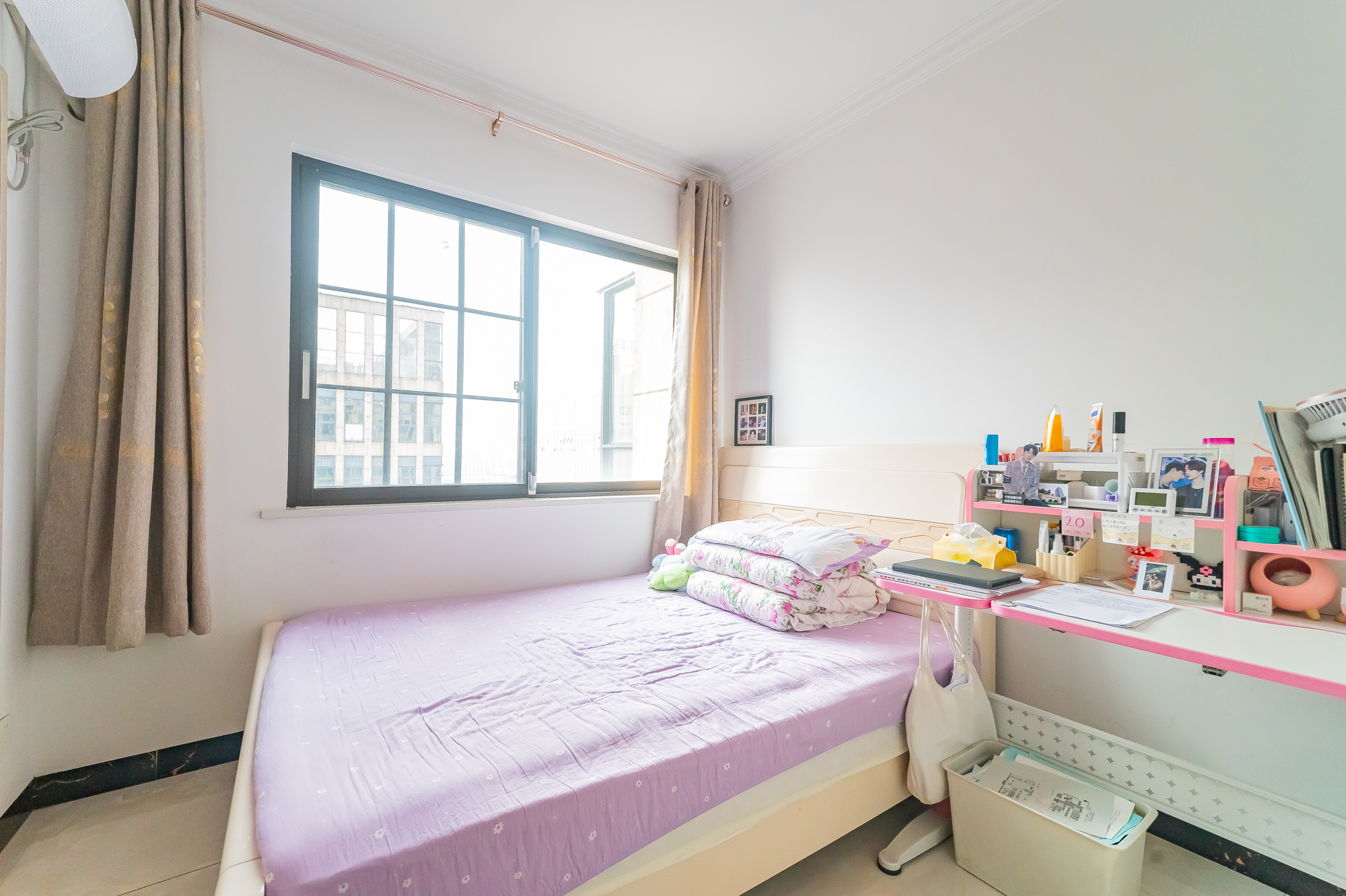 华润置地广场二期  3室2厅1卫    81.8万 华润置地广场二期  3室2厅1卫    81.8万卧室