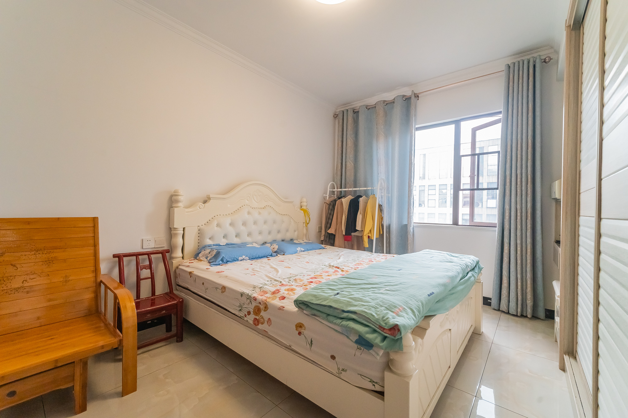 华润置地广场二期  3室2厅1卫    81.8万 华润置地广场二期  3室2厅1卫    81.8万卧室