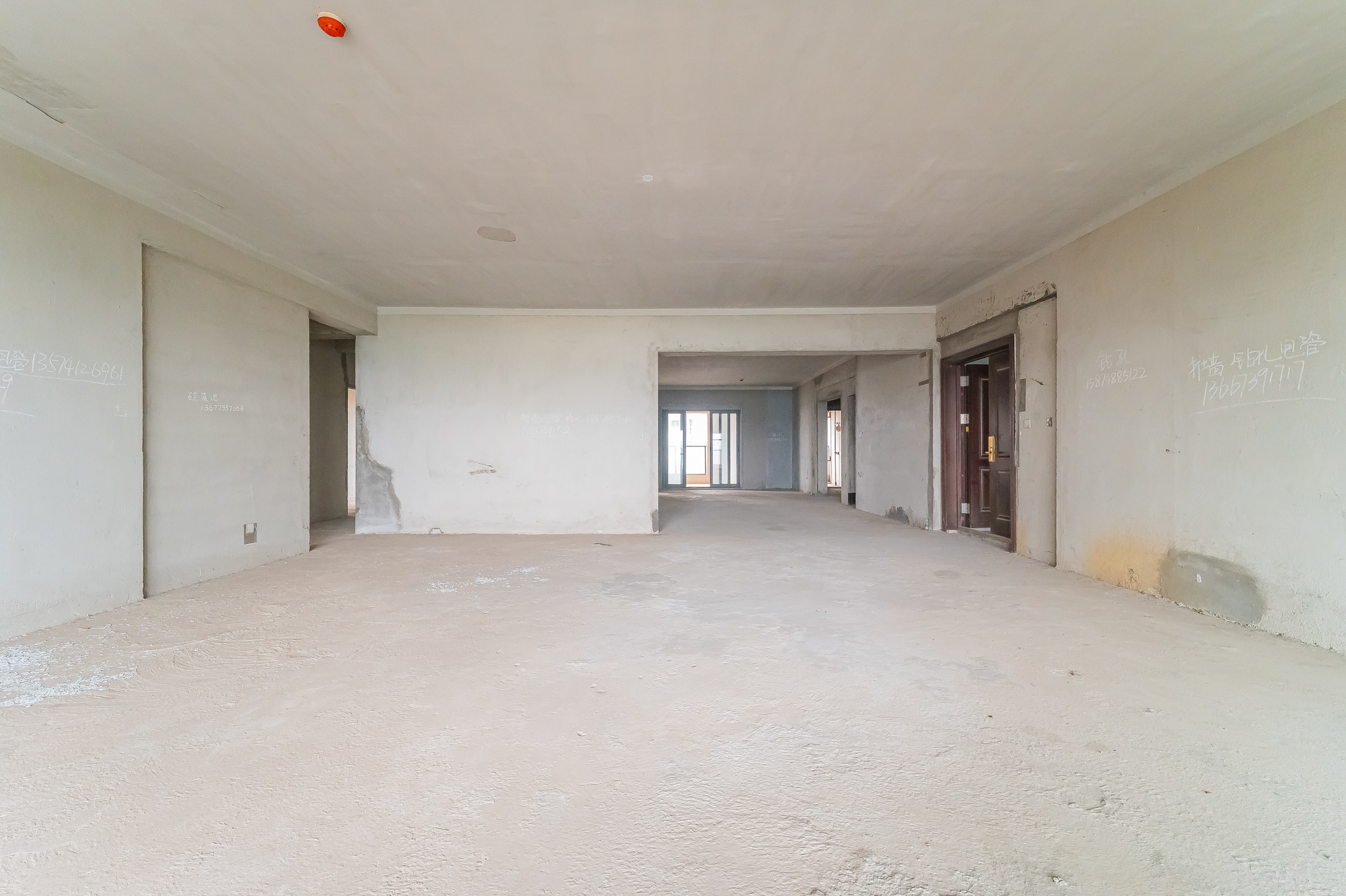 碧桂园威尼斯城 6室2厅3卫 292.0万 碧桂园威尼斯城 6室2厅3卫 292.0万客厅