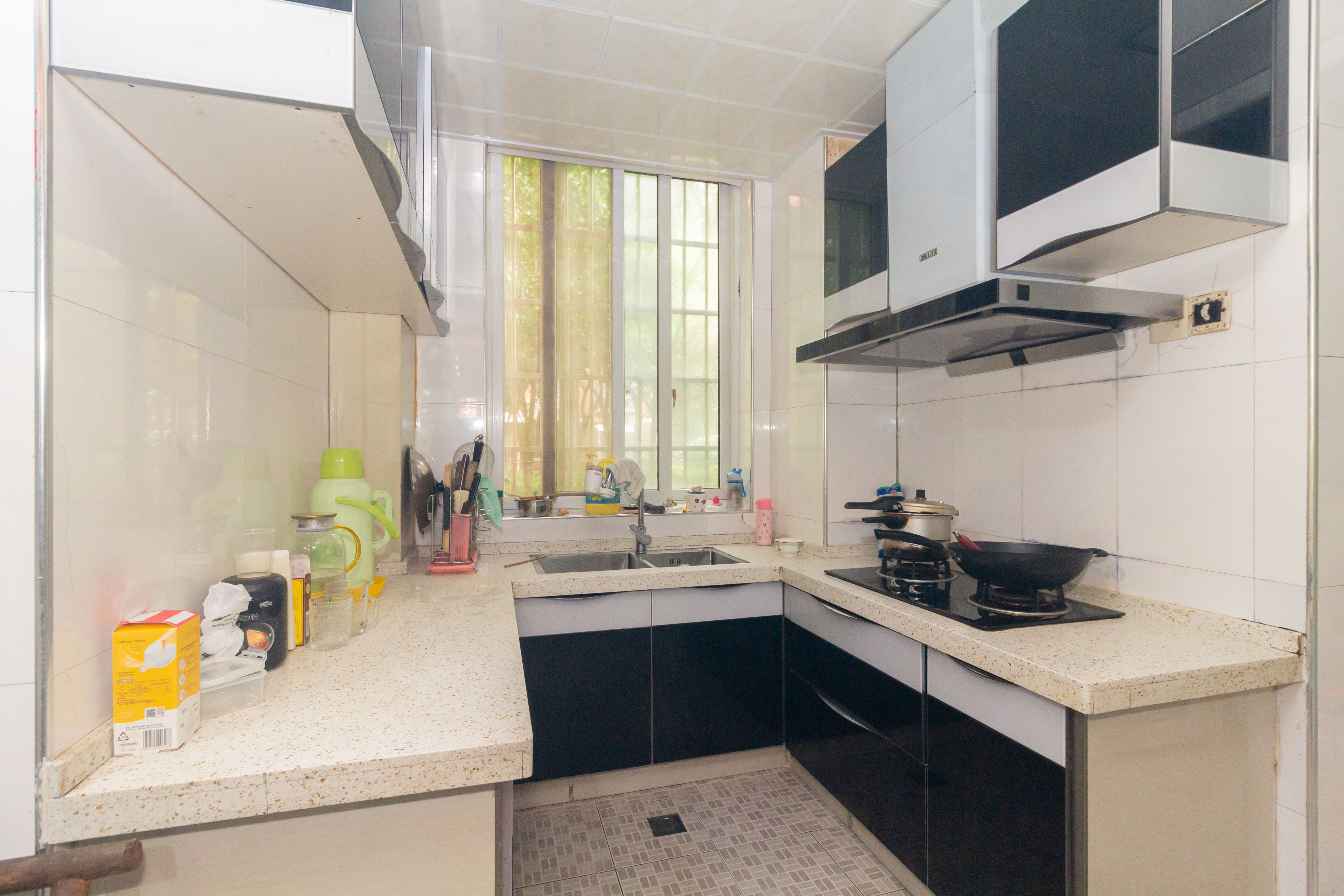 星城国际 4室2厅2卫 94.8万 星城国际 4室2厅2卫 94.8万厨房