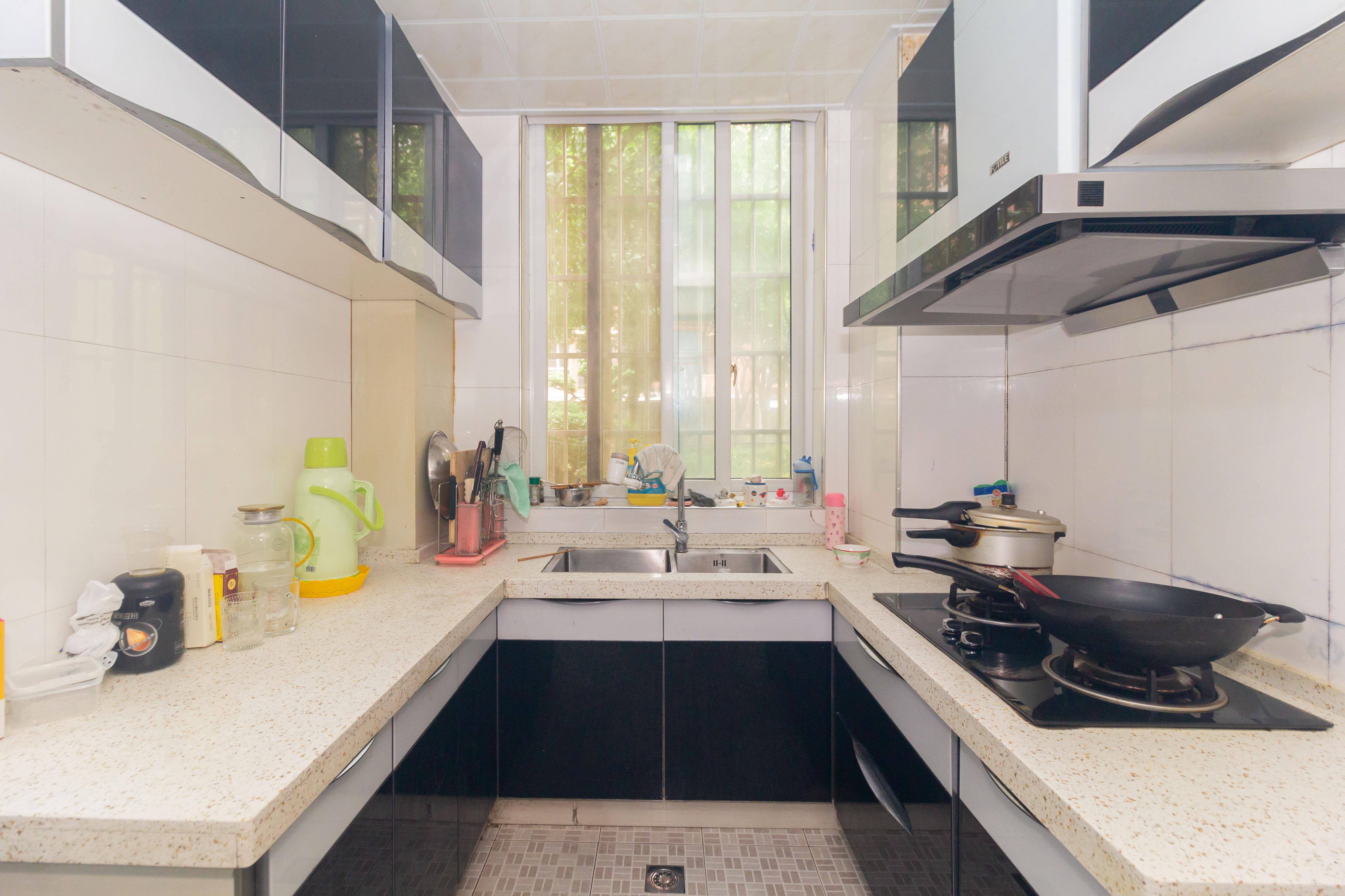 星城国际 4室2厅2卫 94.8万 星城国际 4室2厅2卫 94.8万厨房