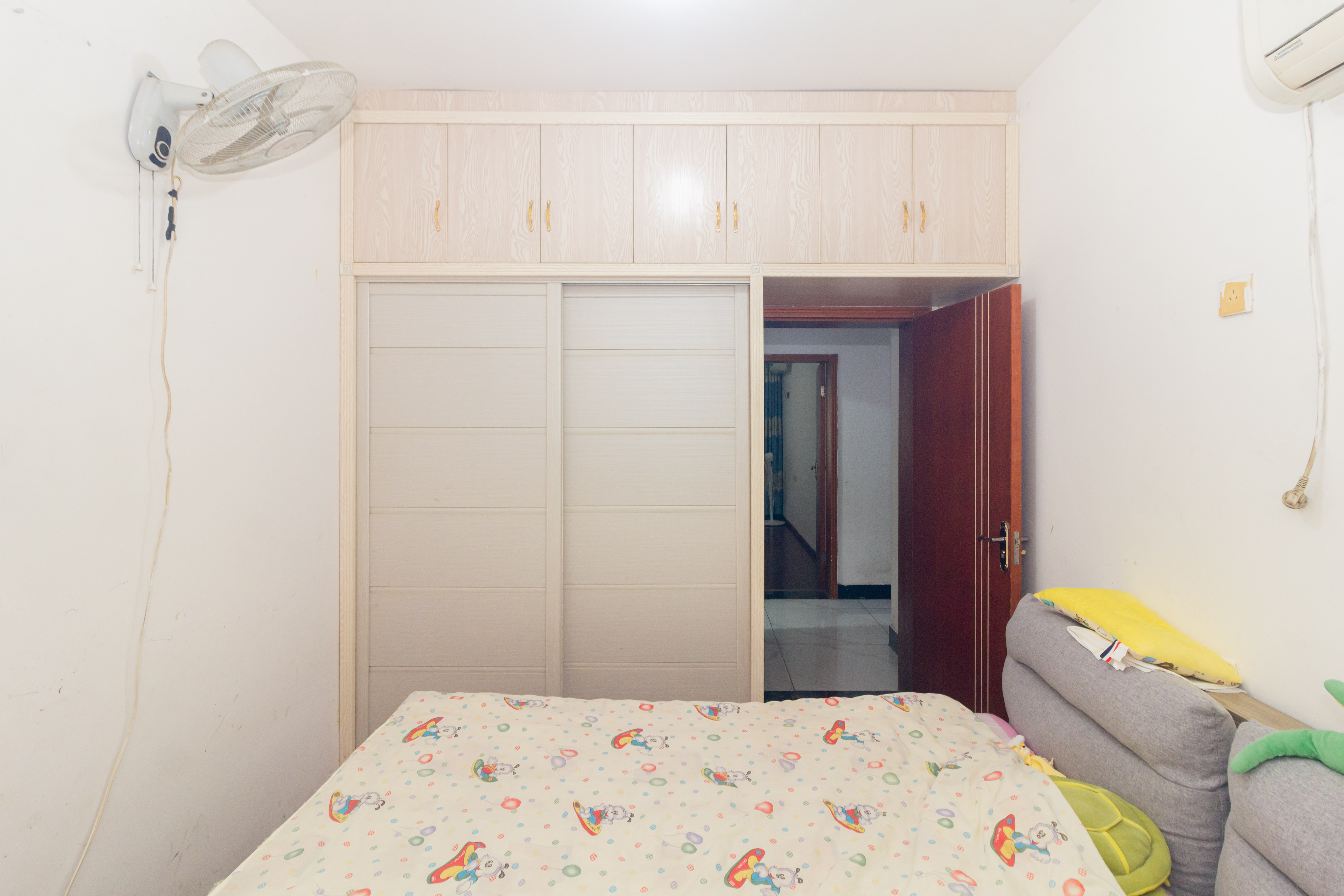 星城国际 4室2厅2卫 94.8万 星城国际 4室2厅2卫 94.8万卧室