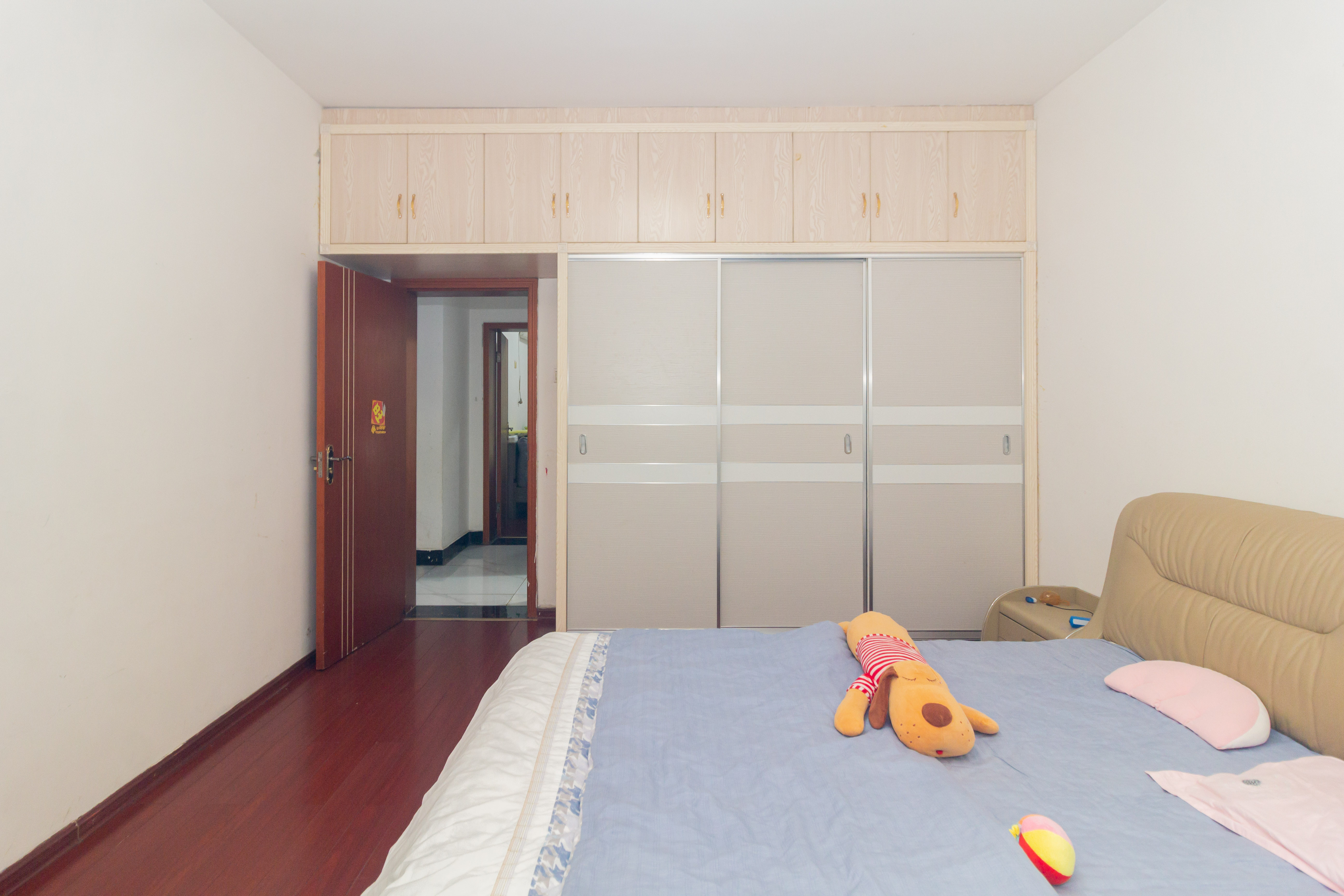 星城国际 4室2厅2卫 94.8万 星城国际 4室2厅2卫 94.8万卧室