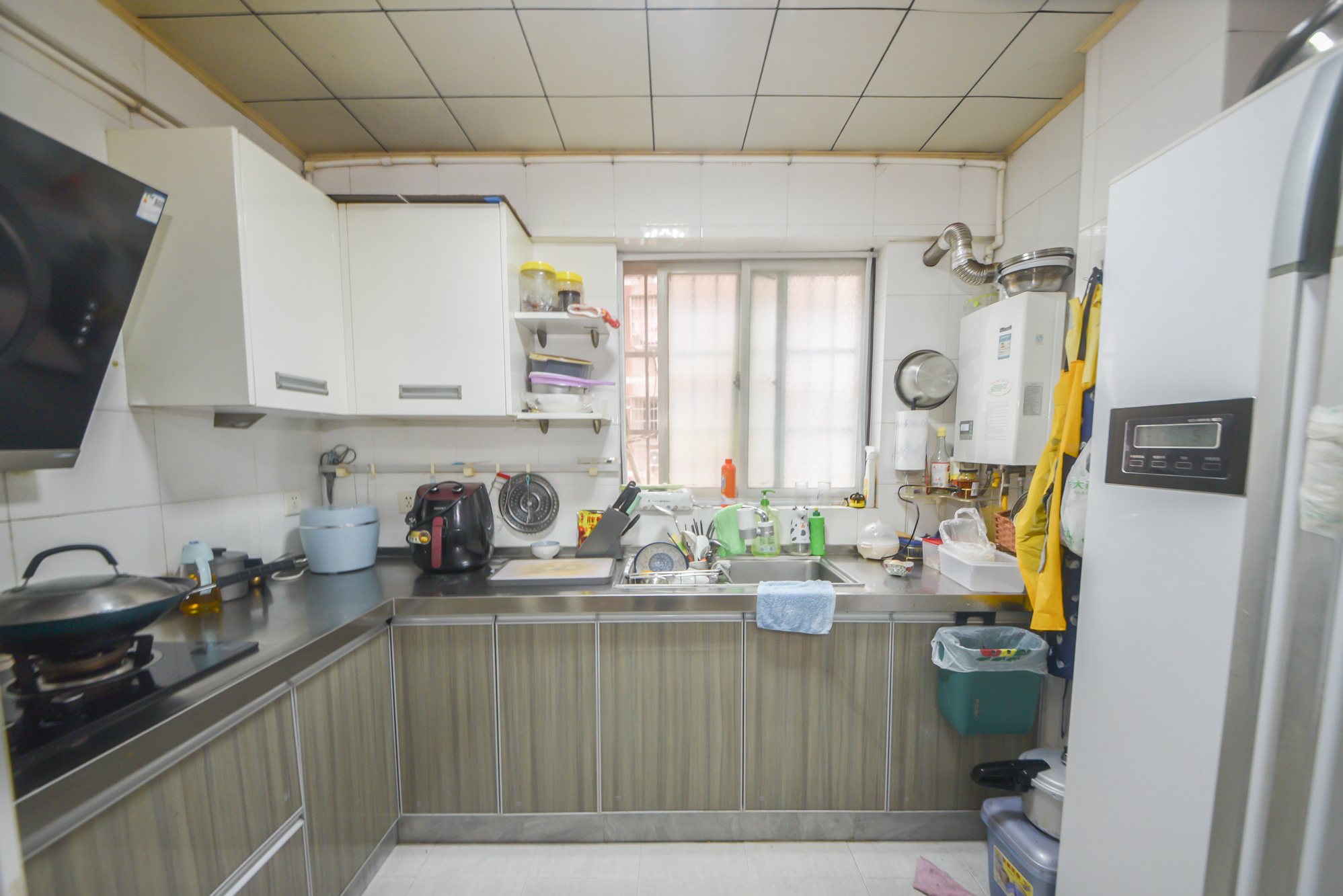宏景名厦  4室2厅1卫   165.00万厨房