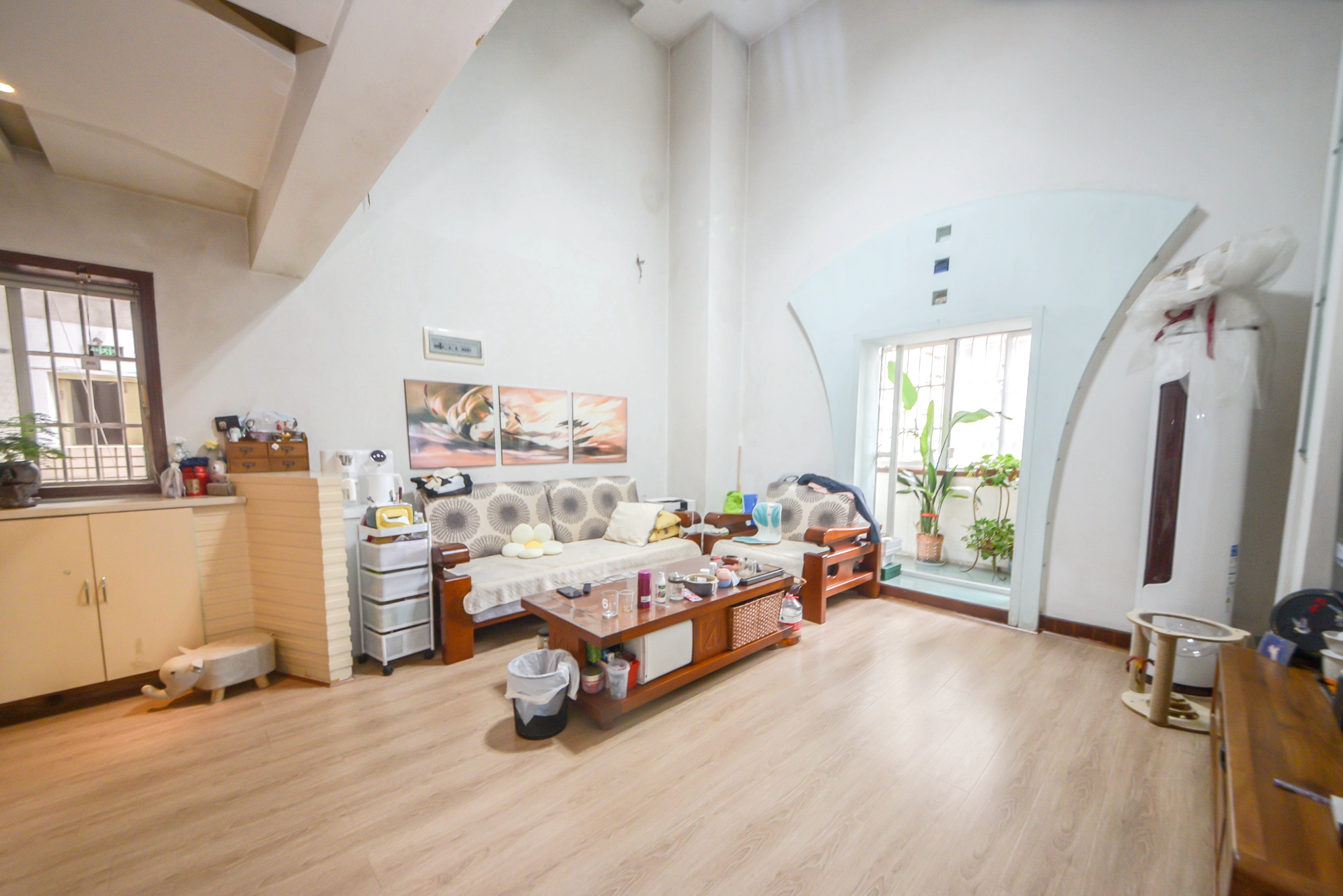 宏景名厦  4室2厅1卫   165.00万客厅
