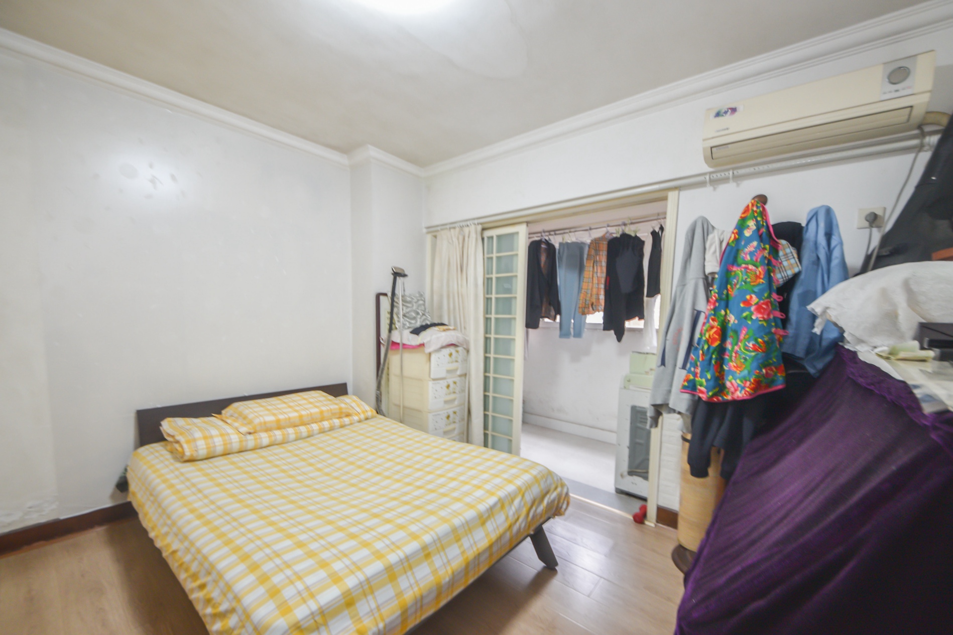 宏景名厦  4室2厅1卫   165.00万卧室