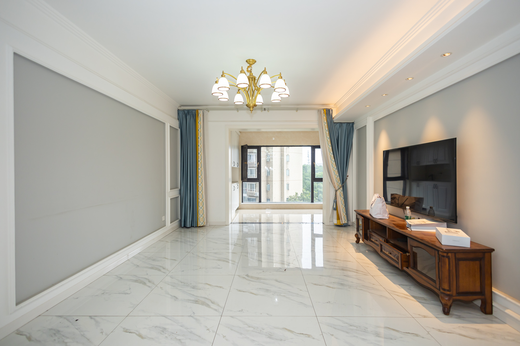 碧桂园中央花园  4室2厅2卫    126.8万 碧桂园中央花园  4室2厅2卫    126.8万客厅