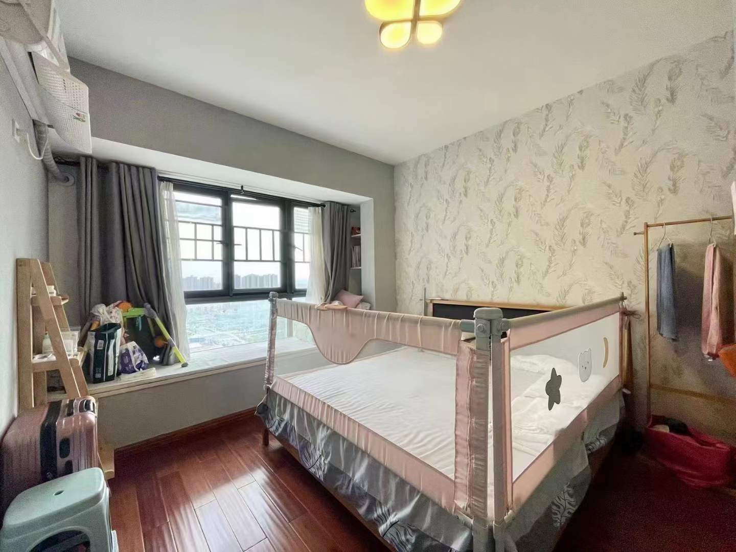 日盛山湖城 4室2厅1卫 86.0万 日盛山湖城 4室2厅1卫 86.0万室内图