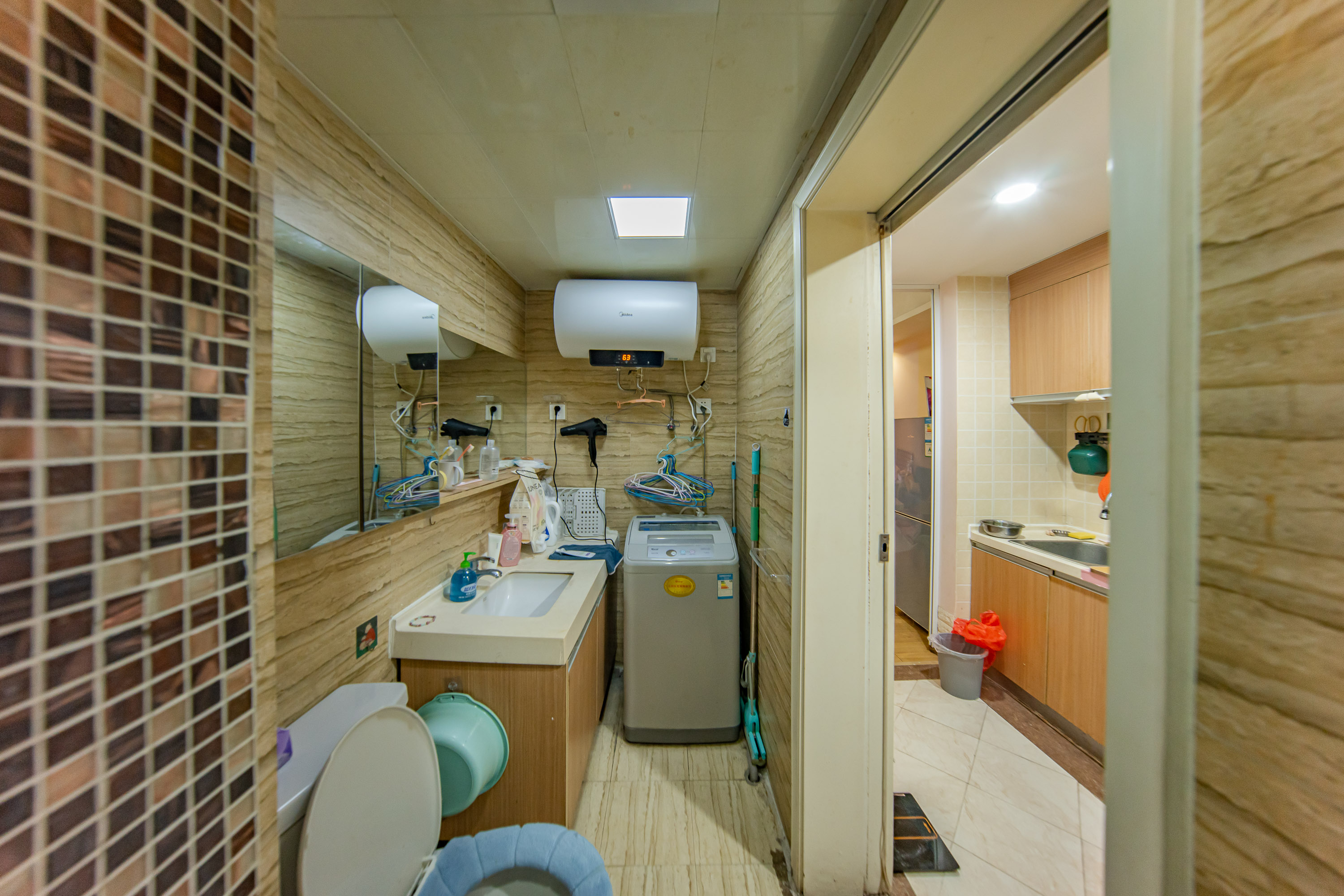 米兰春天  1室1厅1卫    20.0万卫生间