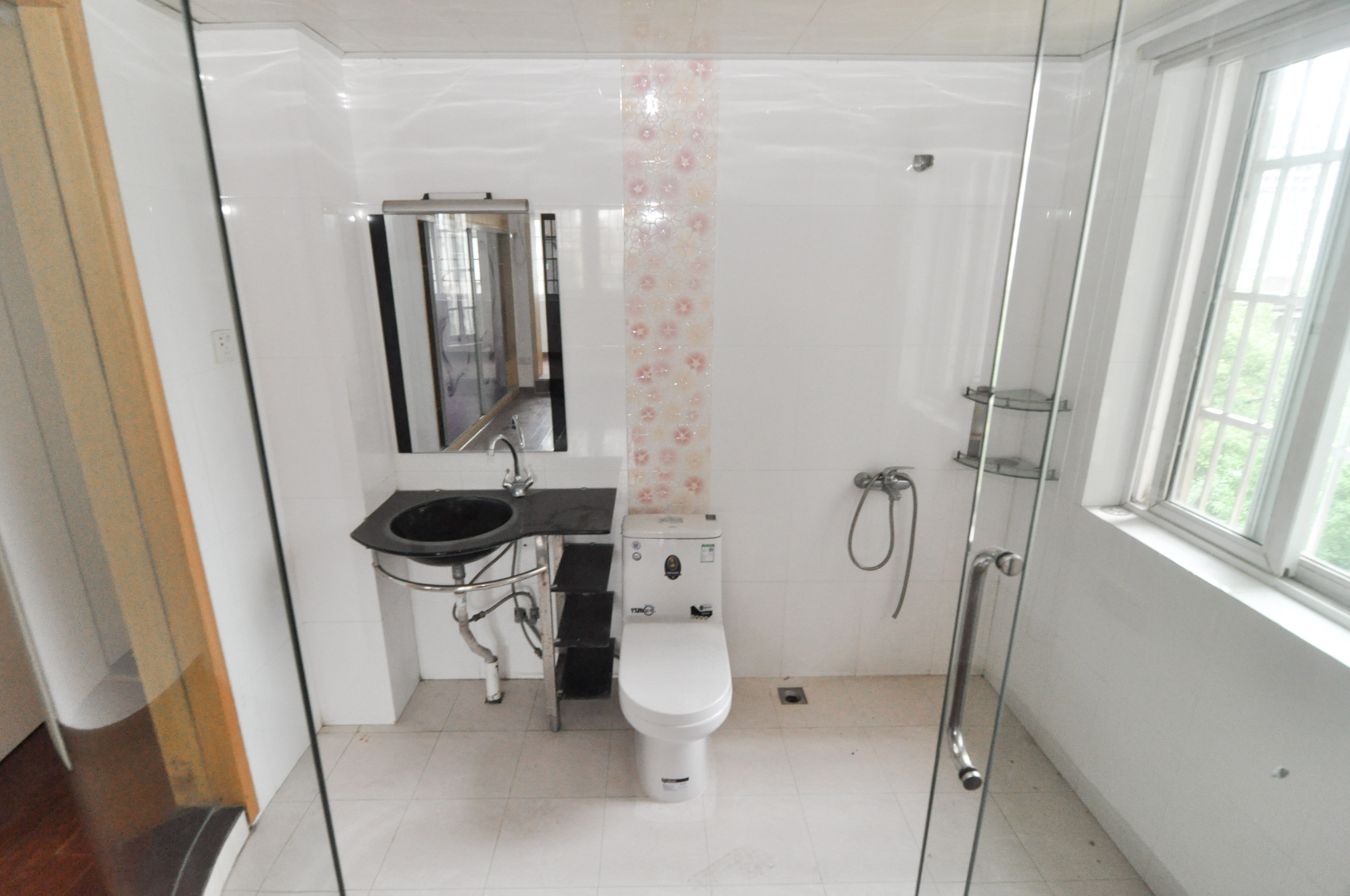 玛依拉山庄  3室2厅2卫    112.0万 玛依拉山庄  3室2厅2卫    112.0万卫生间