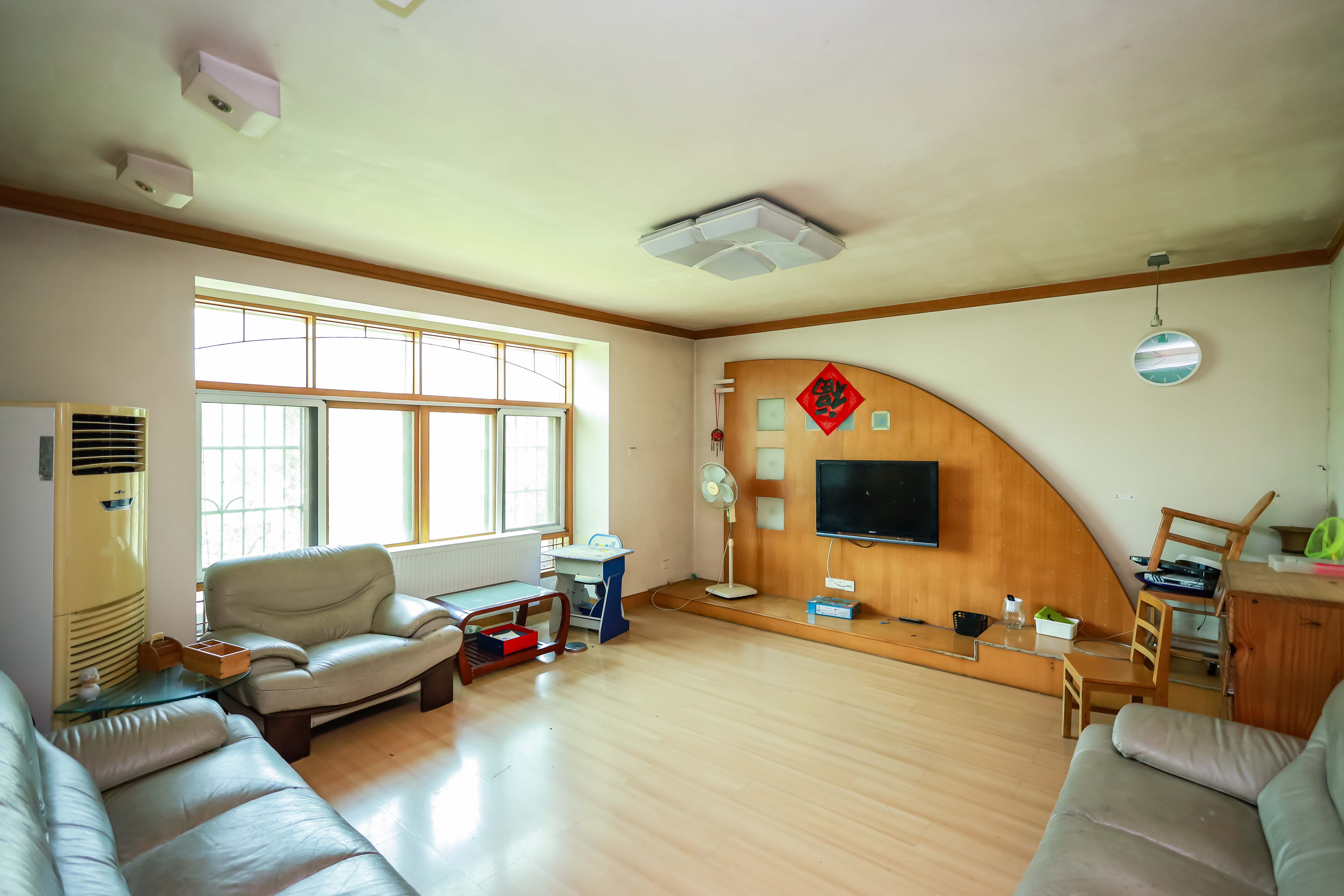 咸嘉新村嘉文苑  3室2厅2卫   123.00万客厅
