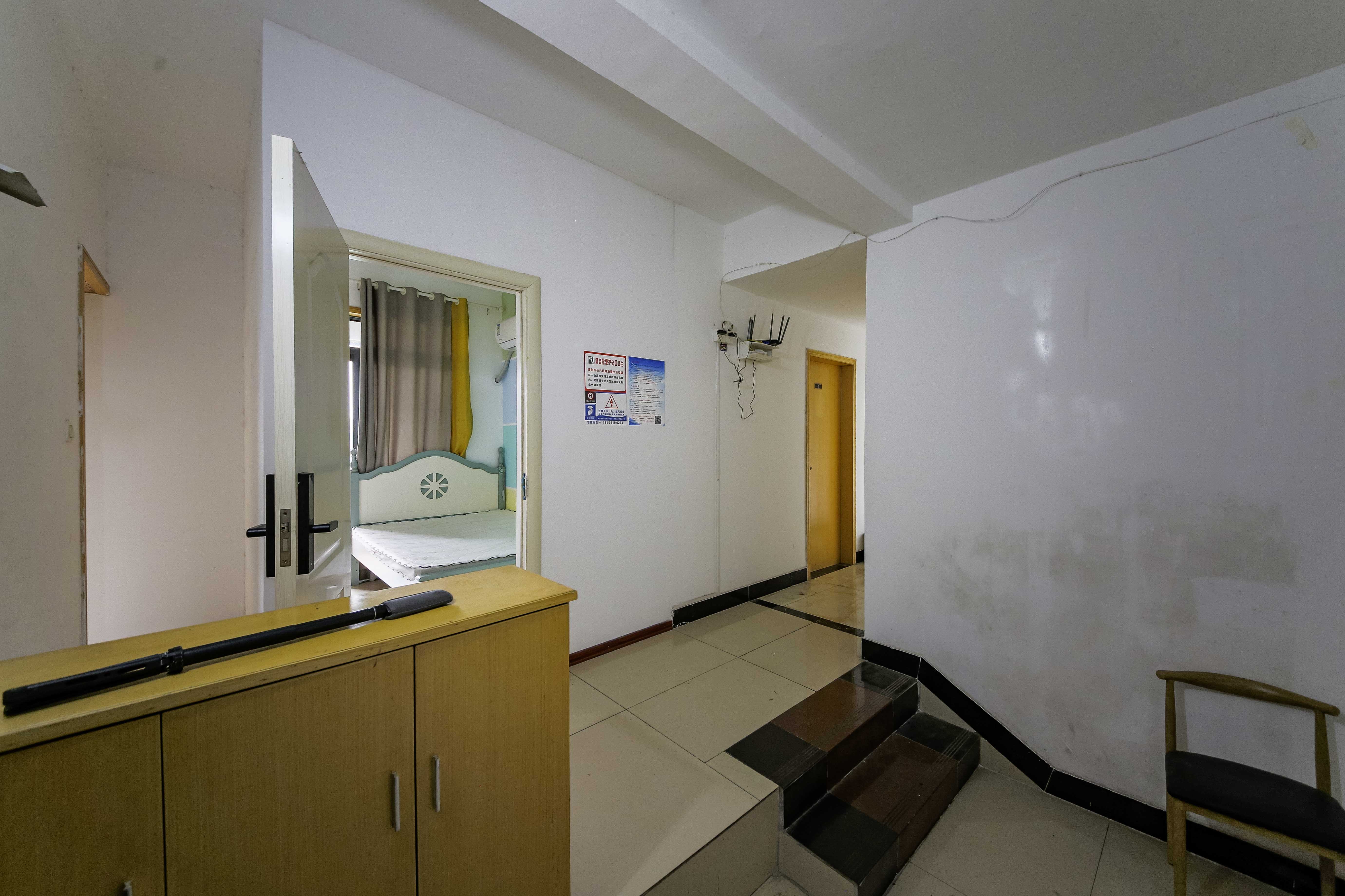 奥林匹克花园  3室2厅2卫    110.5万 奥林匹克花园  3室2厅2卫    110.5万客厅