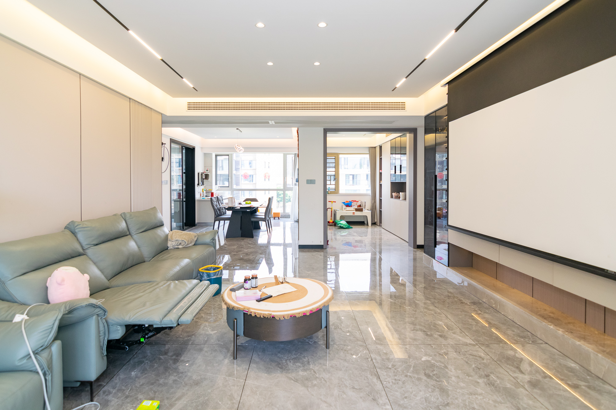 润和谷山郡(悦禧山庄水榭花都)  4室2厅2卫    190.0万 润和谷山郡(悦禧山庄水榭花都)  4室2厅2卫    190.0万客厅